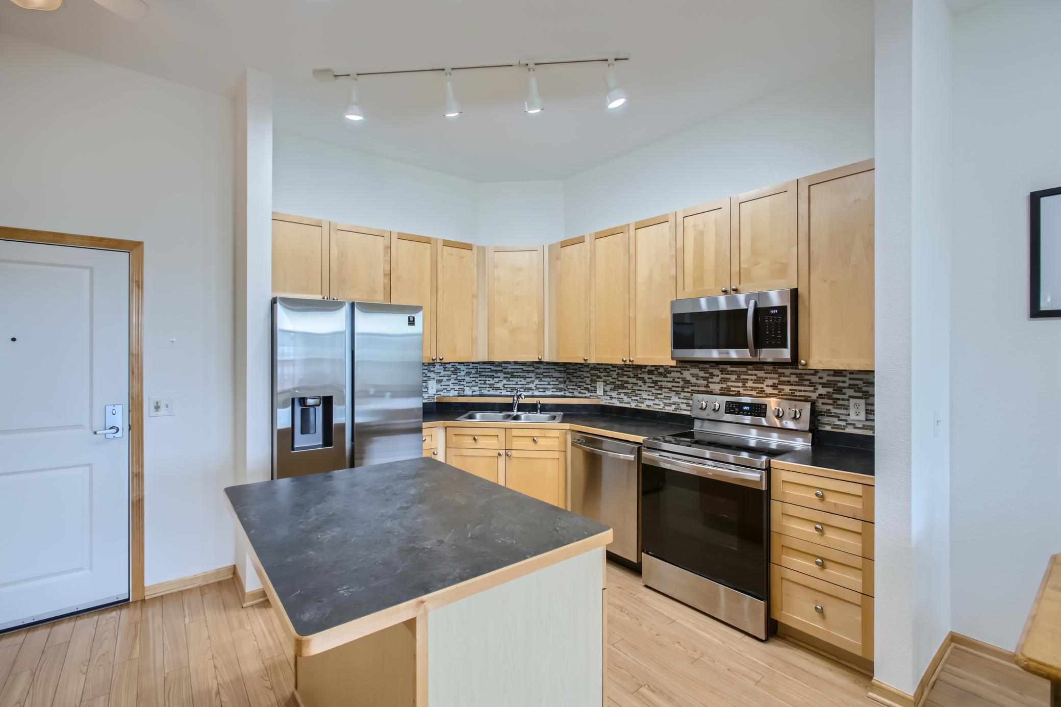1800 Graham Avenue 415 Property Photo 7