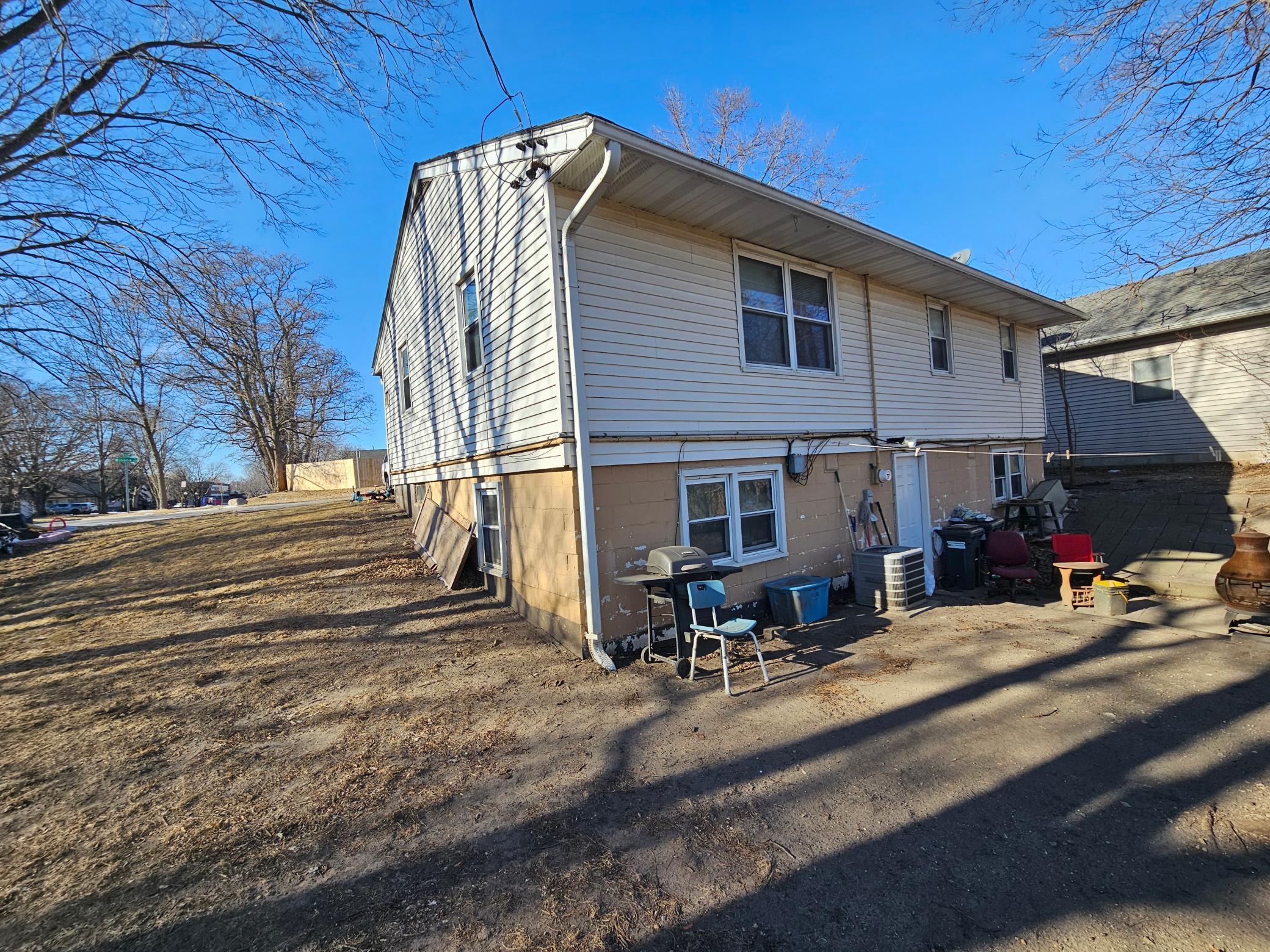 515 Winona Street Property Photo 3