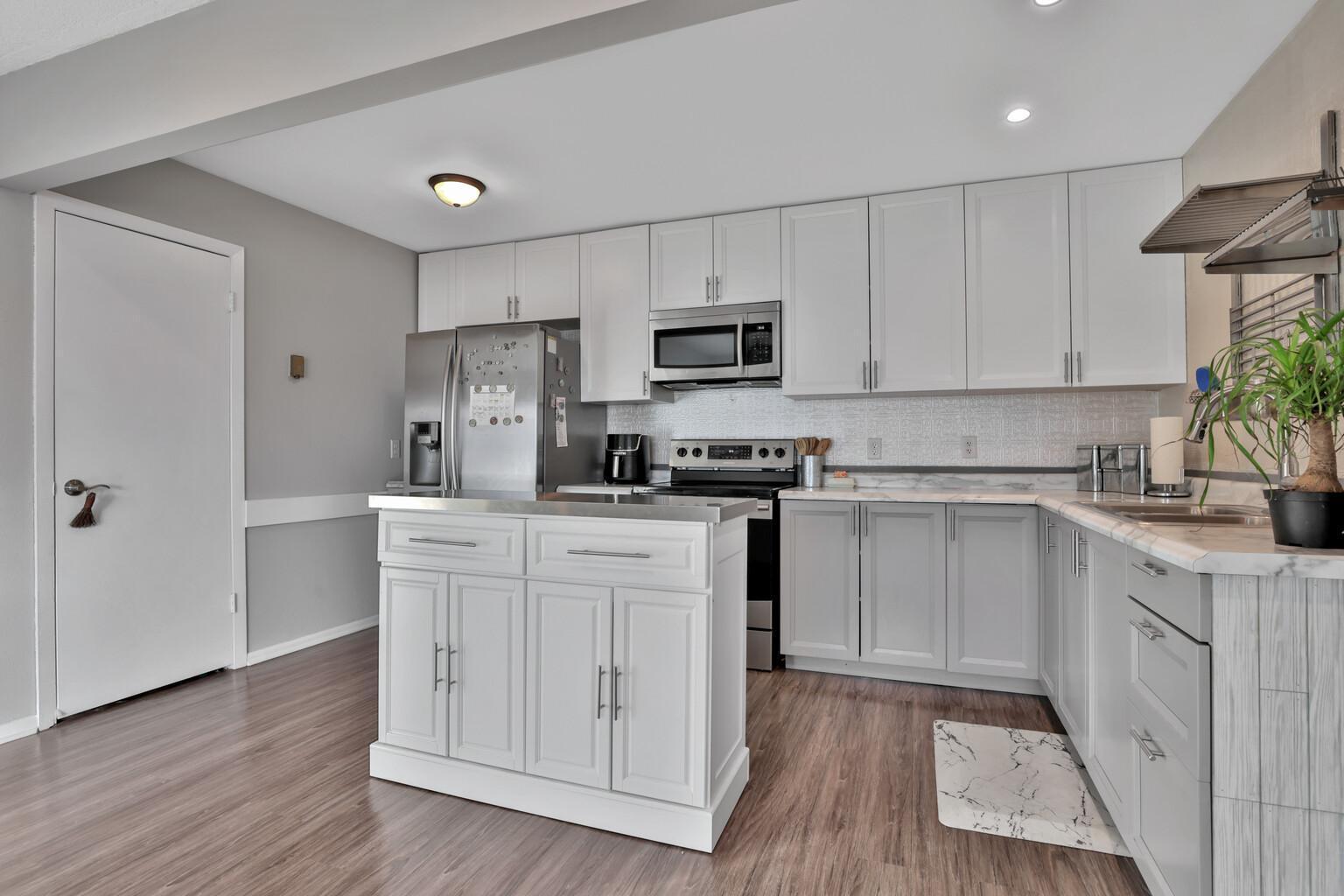 150 S Irving Avenue Property Photo 1