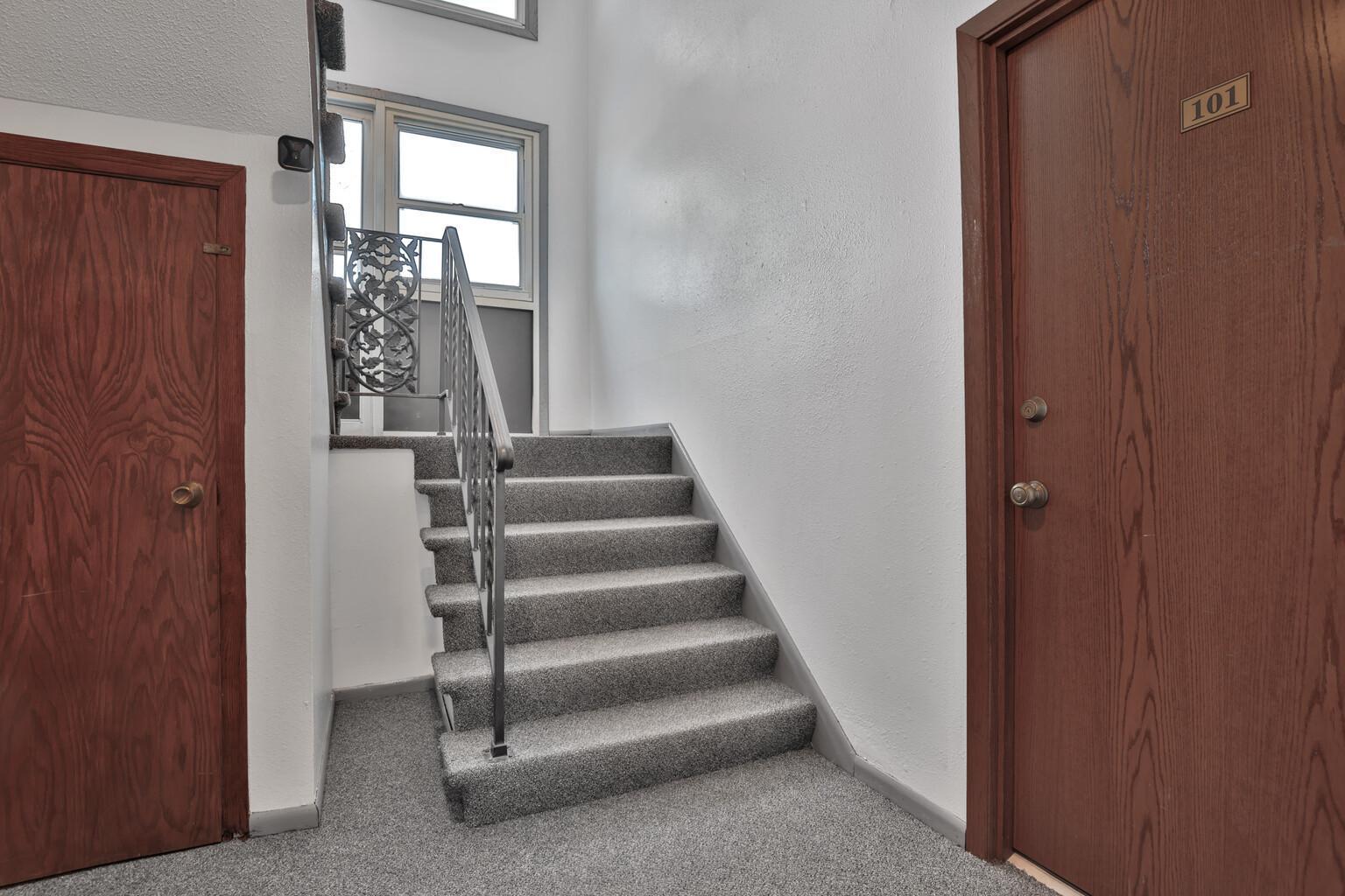 150 S Irving Avenue Property Photo 17