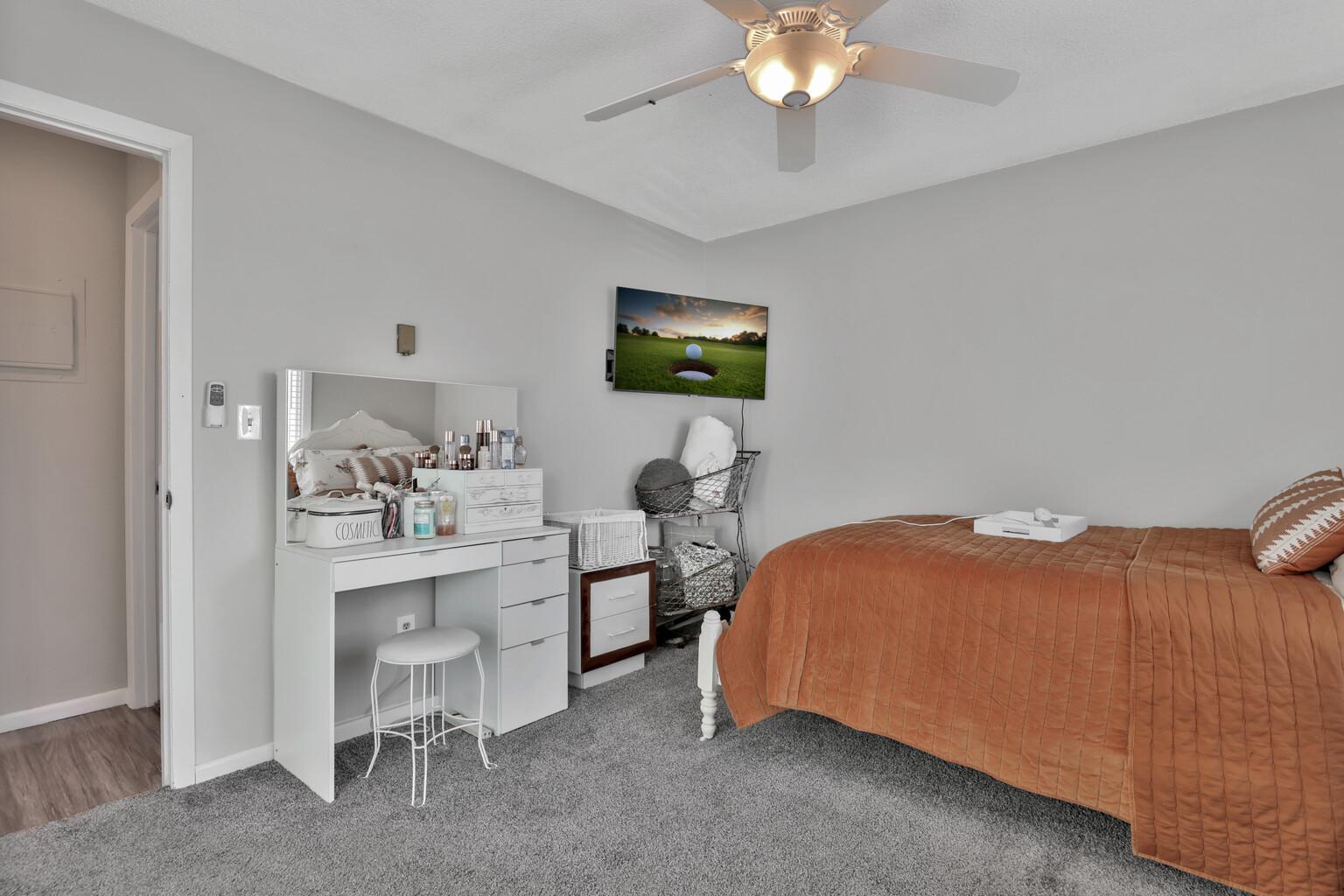 150 S Irving Avenue Property Photo 36