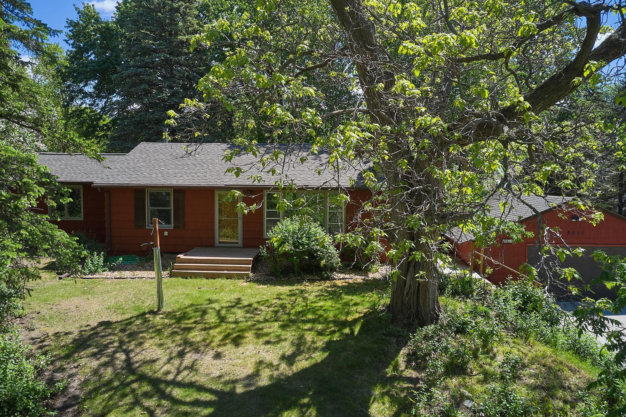 8801 Lakeview Road Property Photo