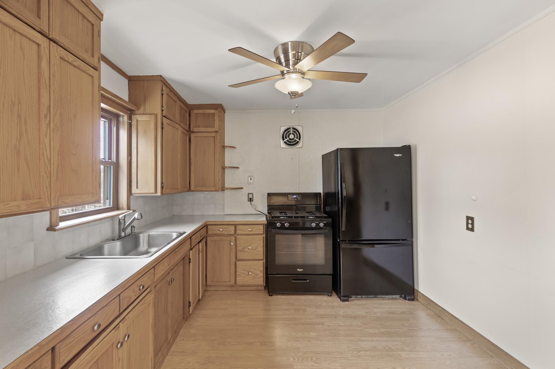 4625 Oliver Avenue Property Photo 3