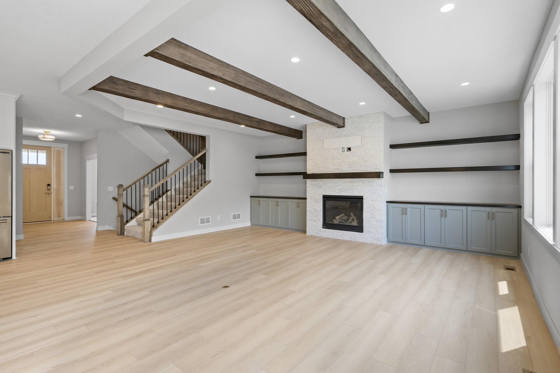 Xxxx Lakeview Drive W Property Photo 4