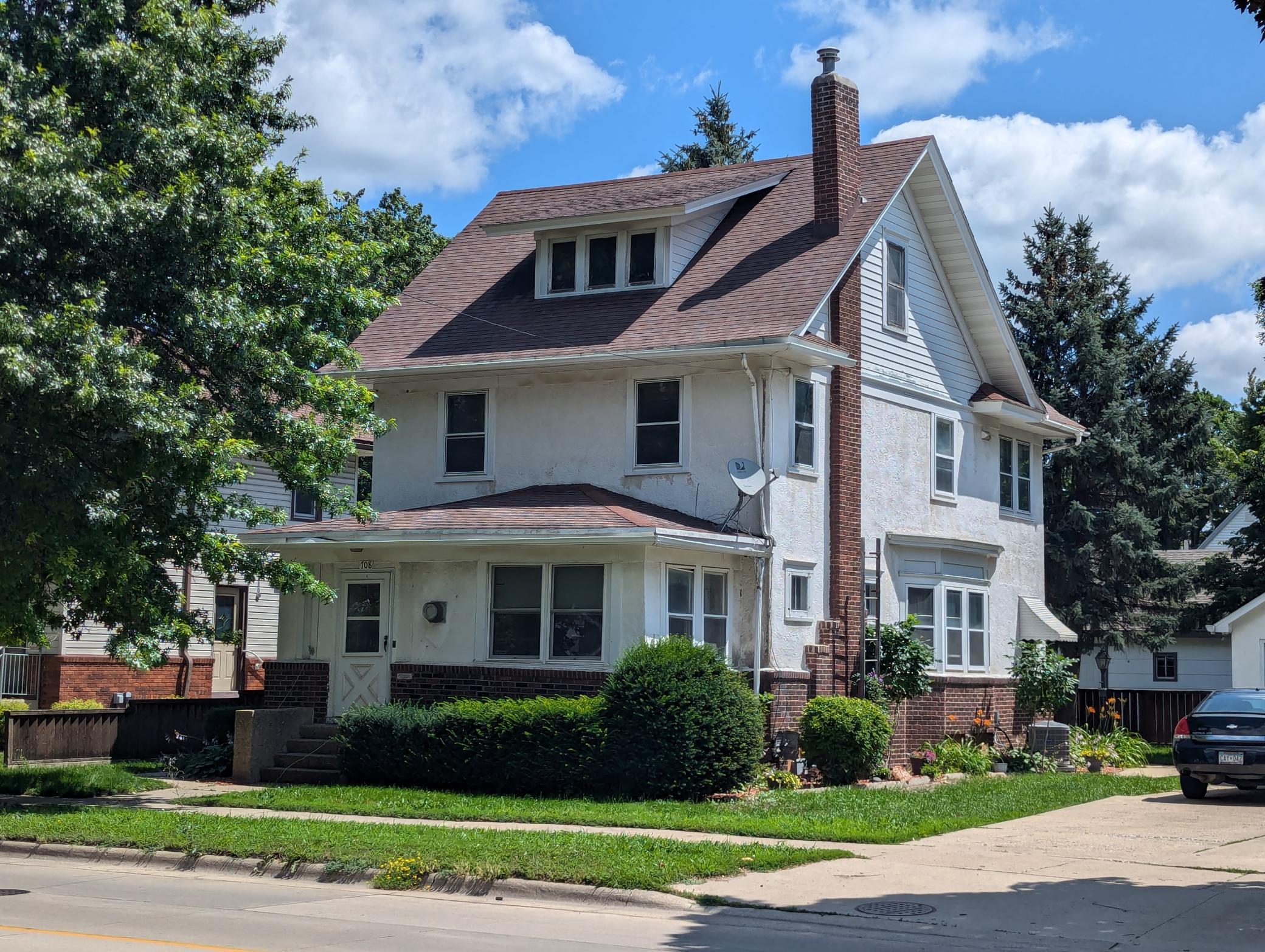 708 4th Street Property Photo 1