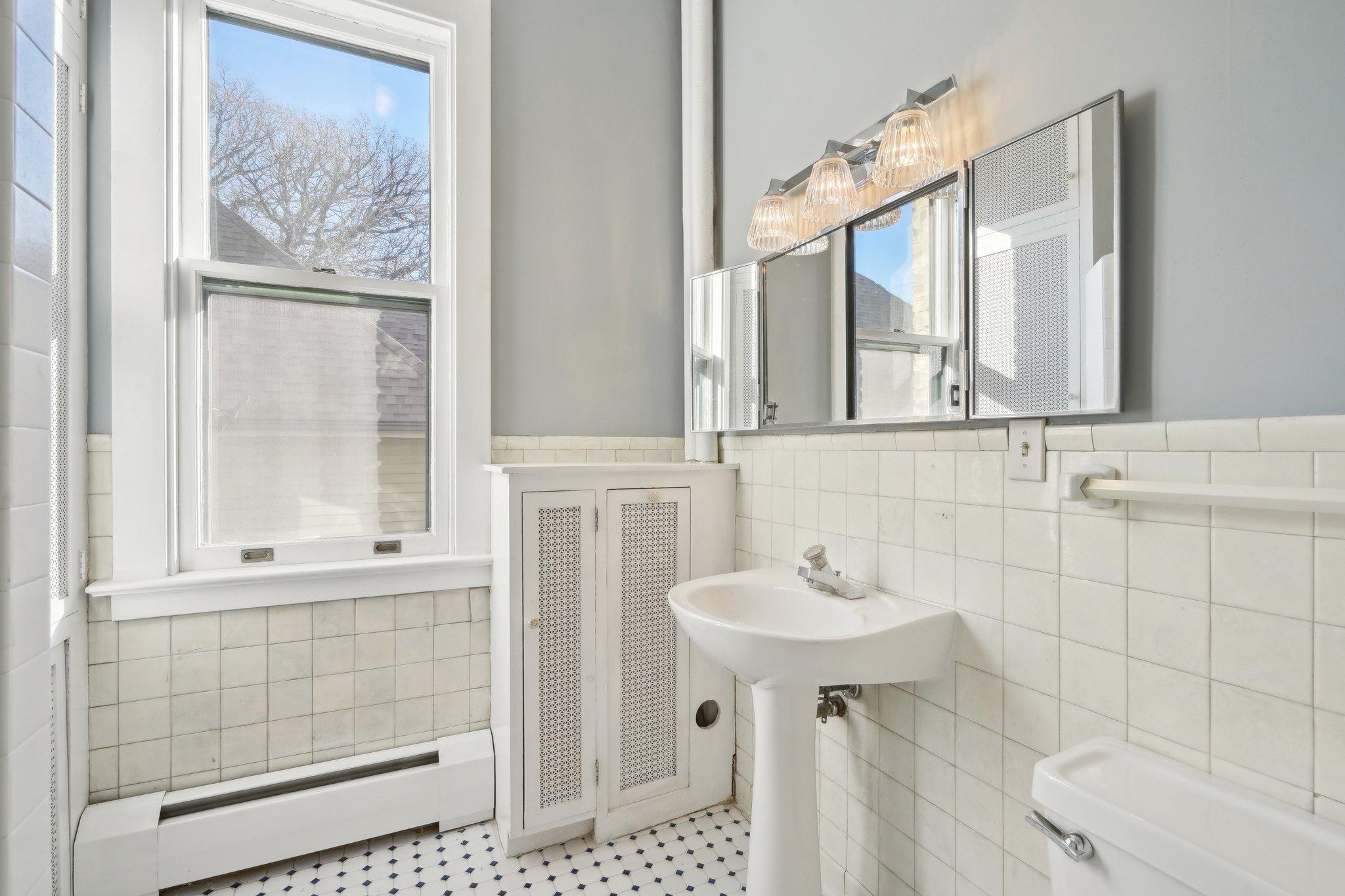 647 Lincoln Avenue 4 Property Photo 26