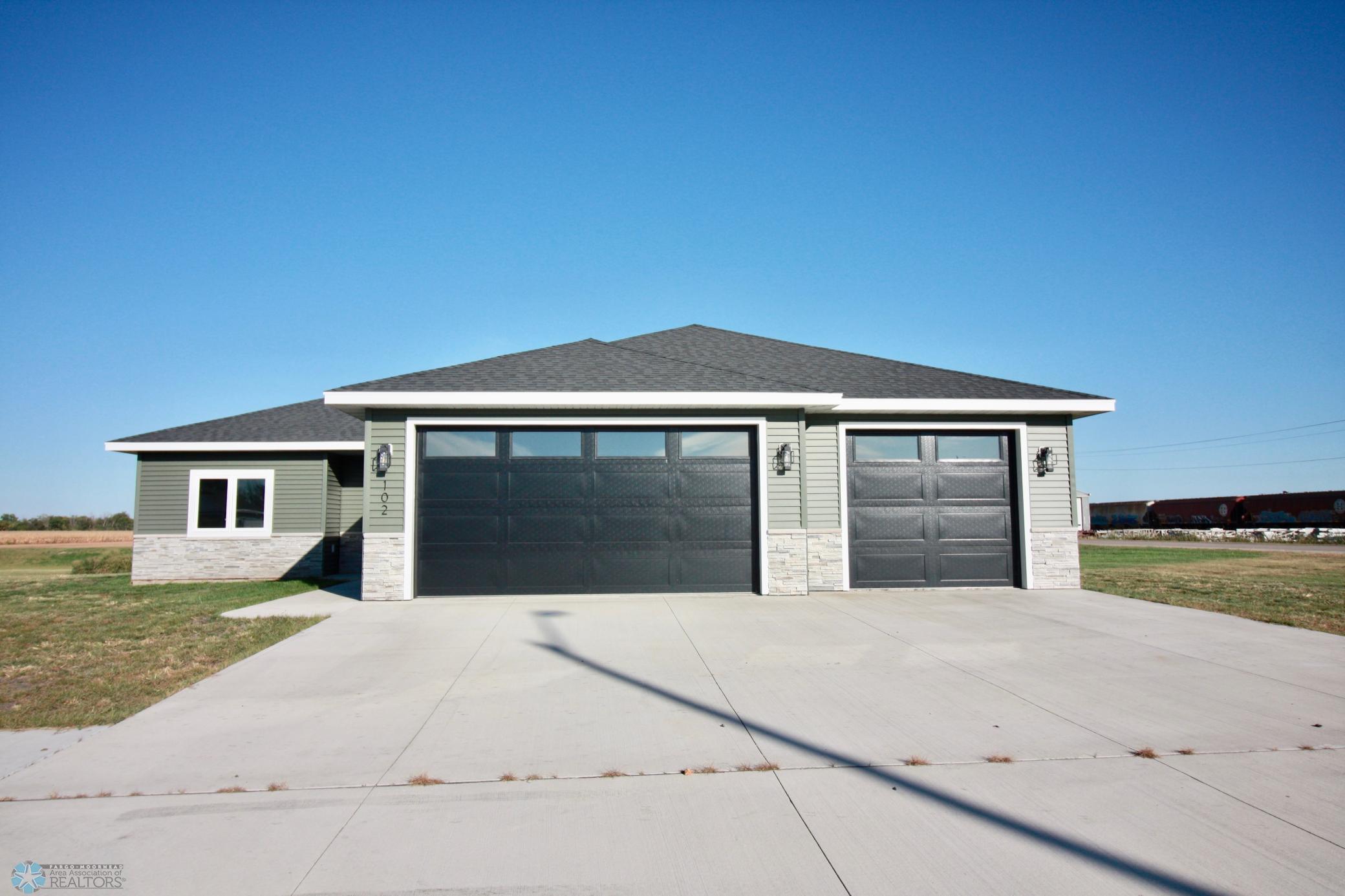 102 16th Street Property Photo 1