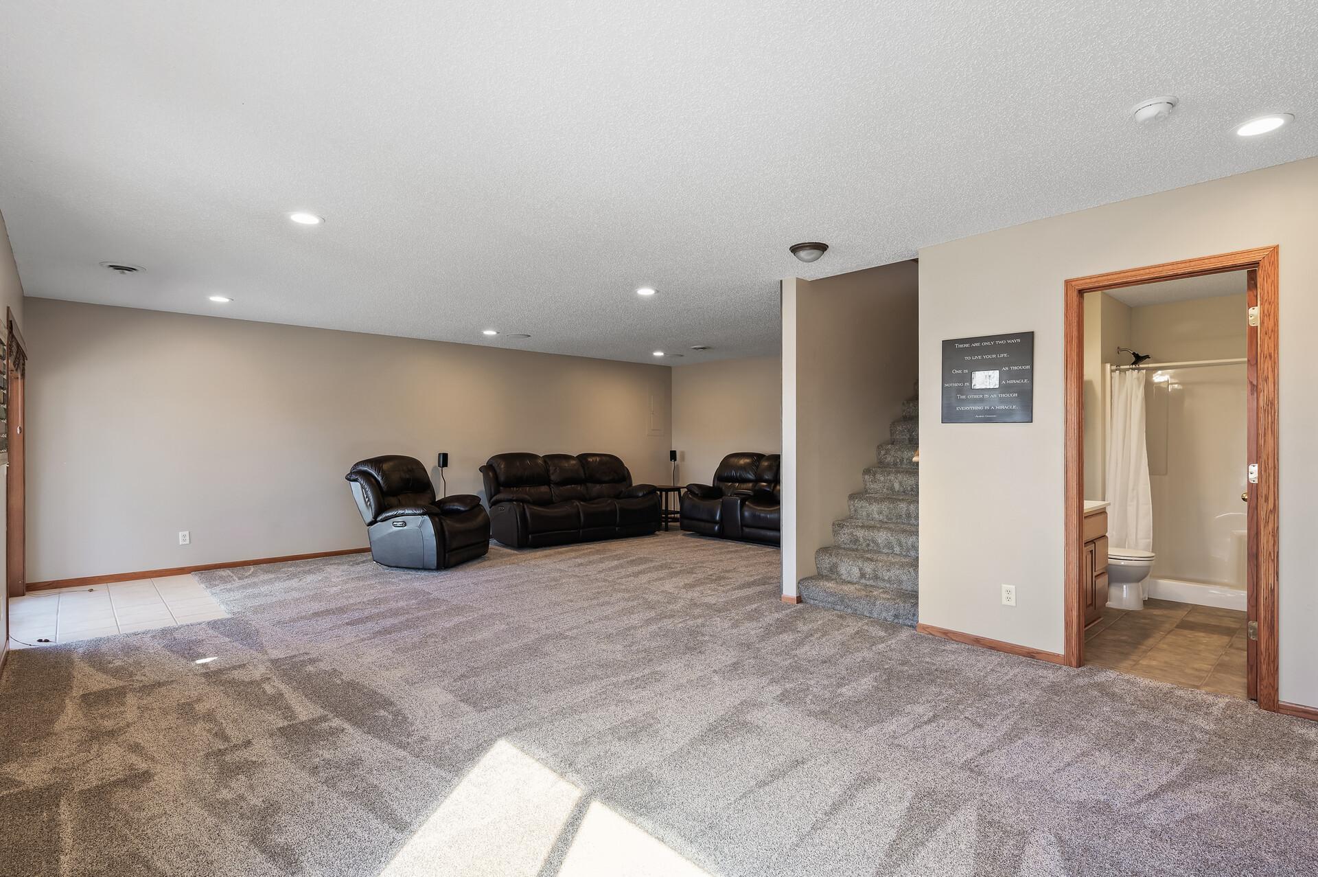 15921 Vale Street Property Photo 32