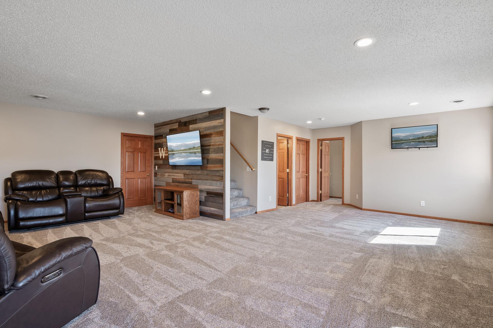 15921 Vale Street Property Photo 34