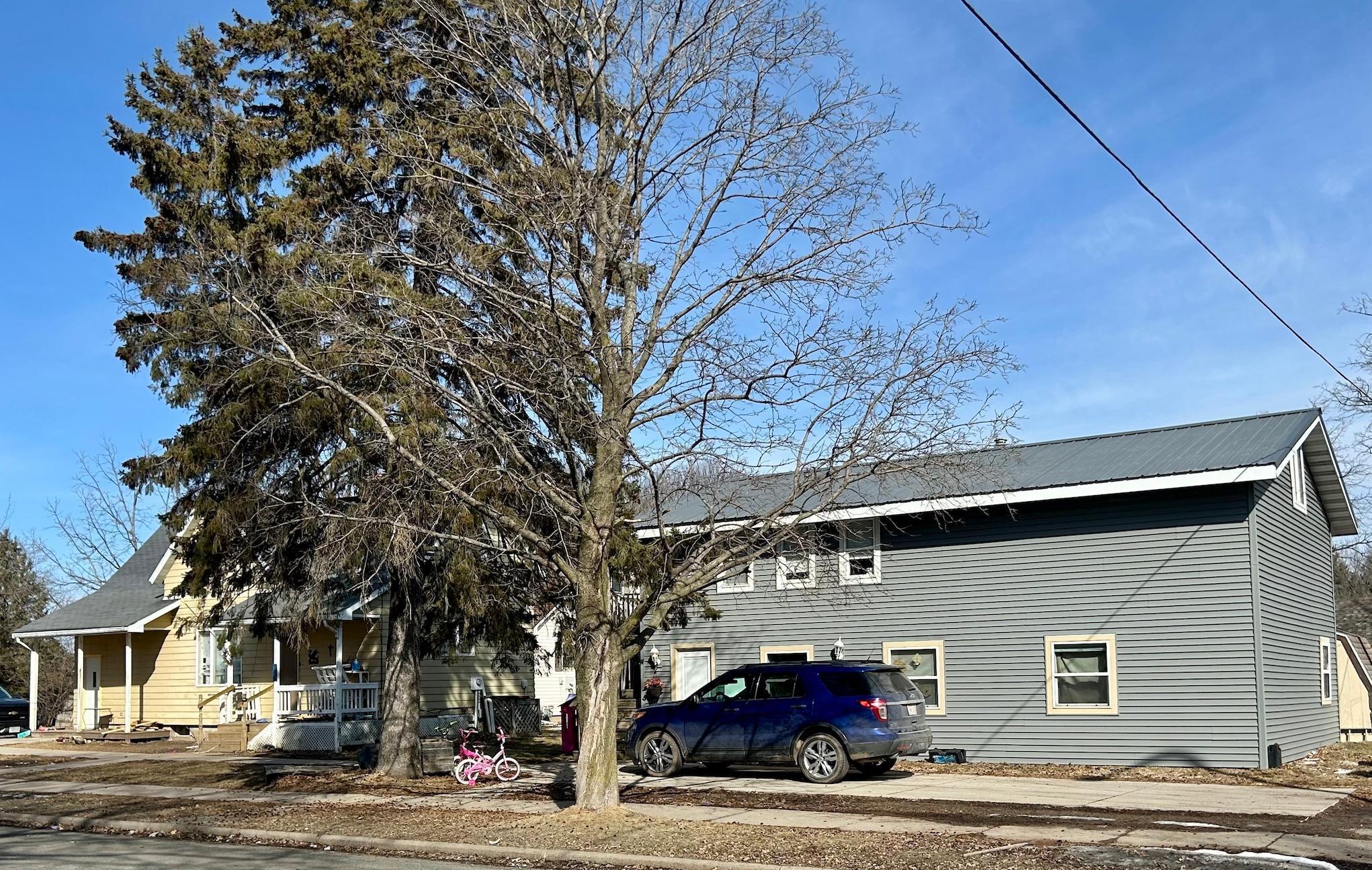 208 4th Street Property Photo 1