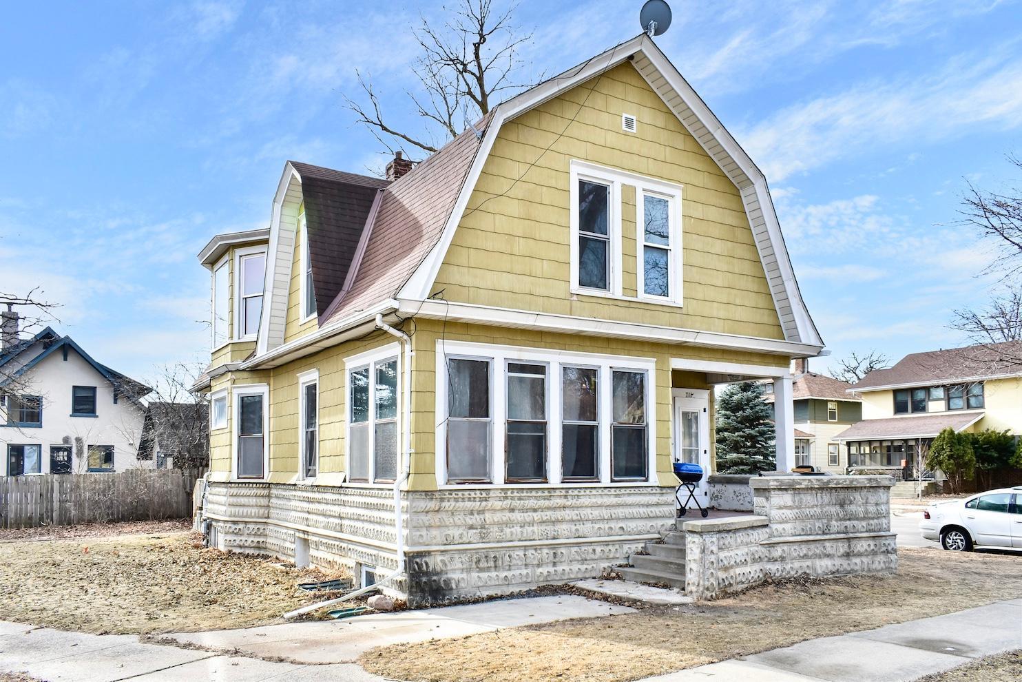 711 1st Drive Property Photo 1