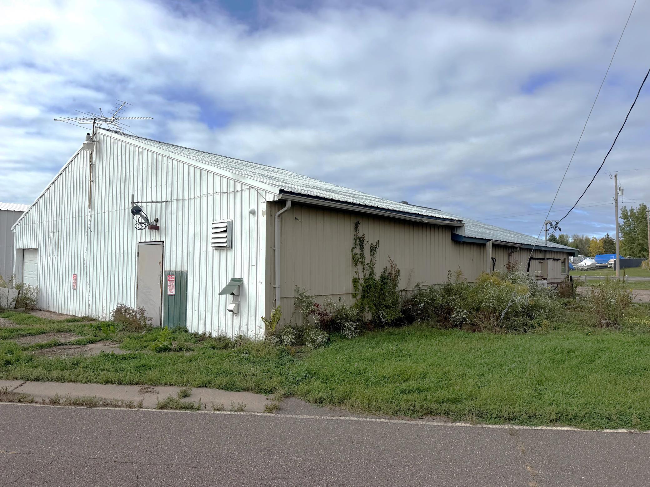 17375 Lake Boulevard Property Photo 5