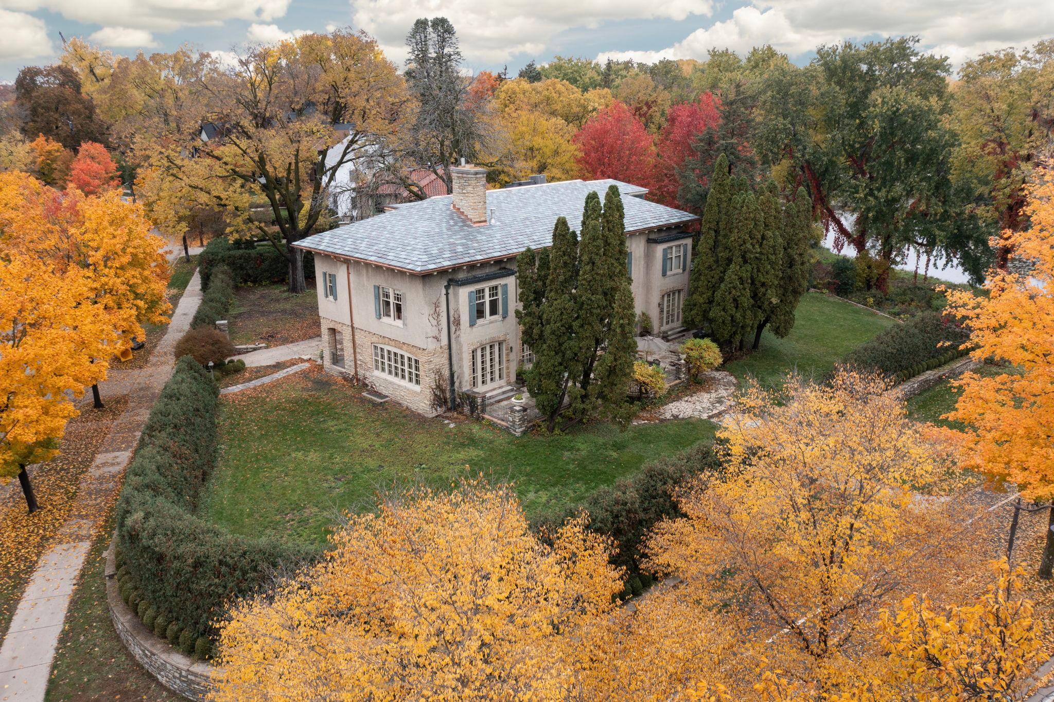 2728 Dean Parkway Property Photo 1