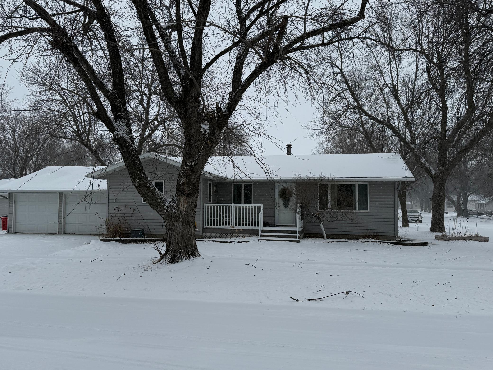 208 4th Street Property Photo 1