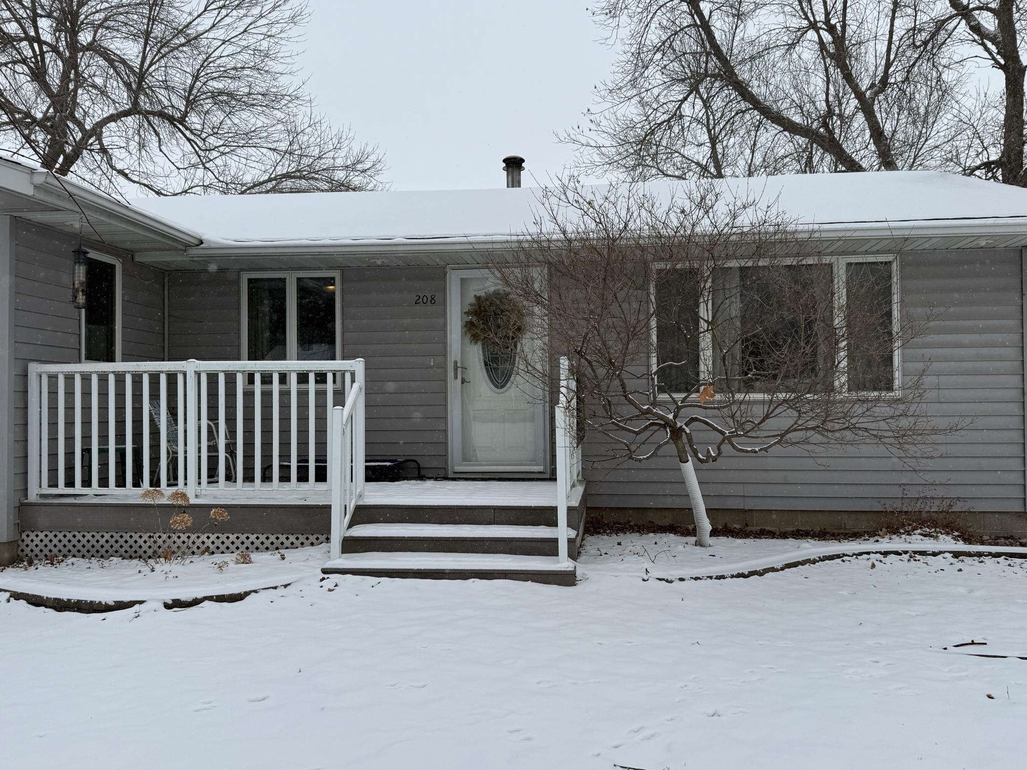 208 4th Street Property Photo 2