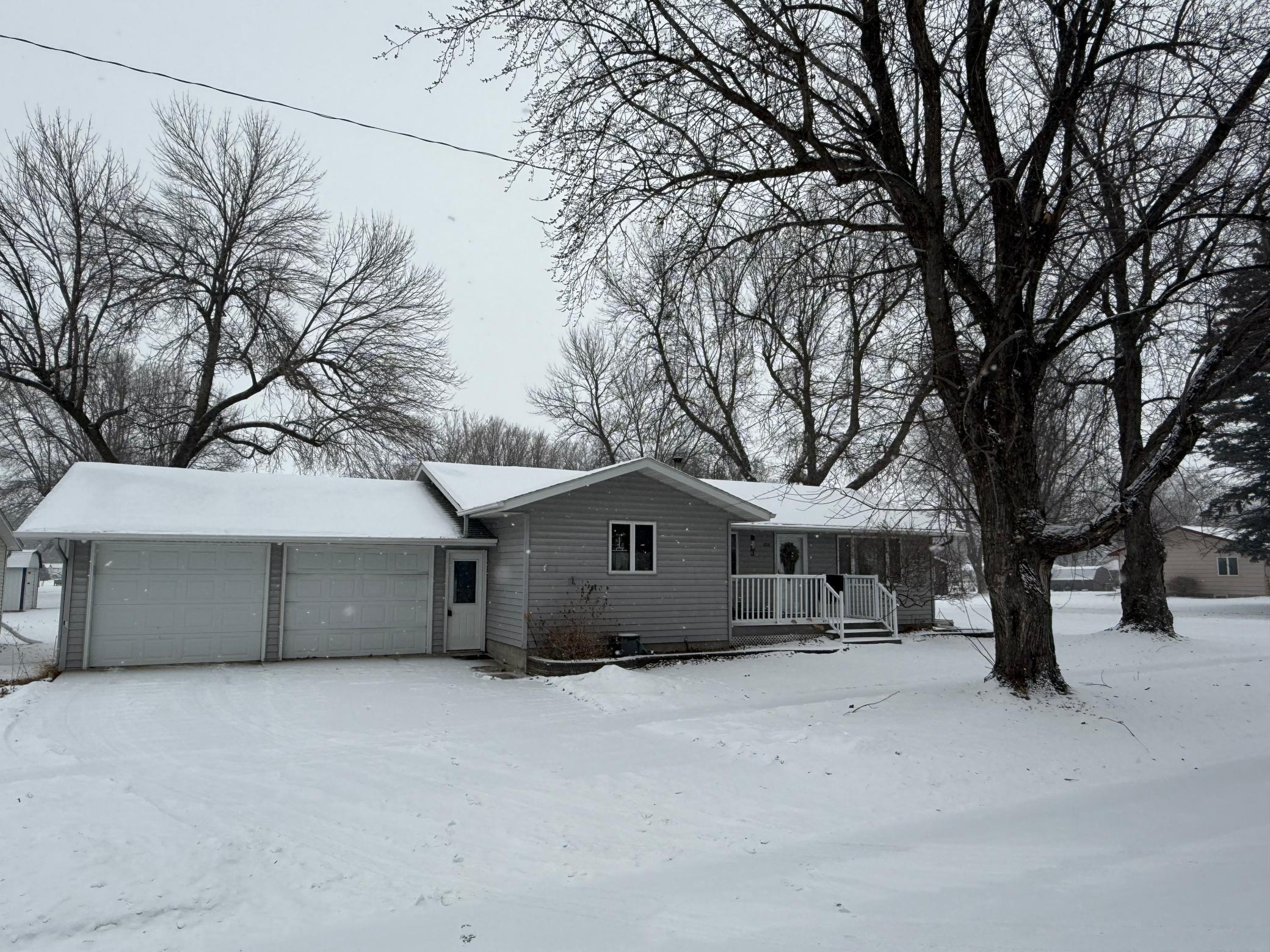 208 4th Street Property Photo 3