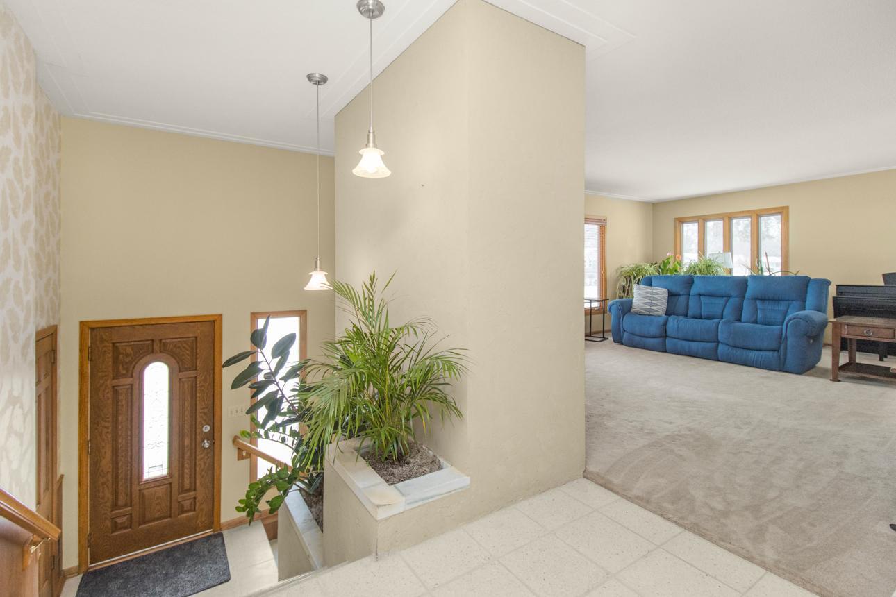 6608 Hillside Lane Property Photo 4