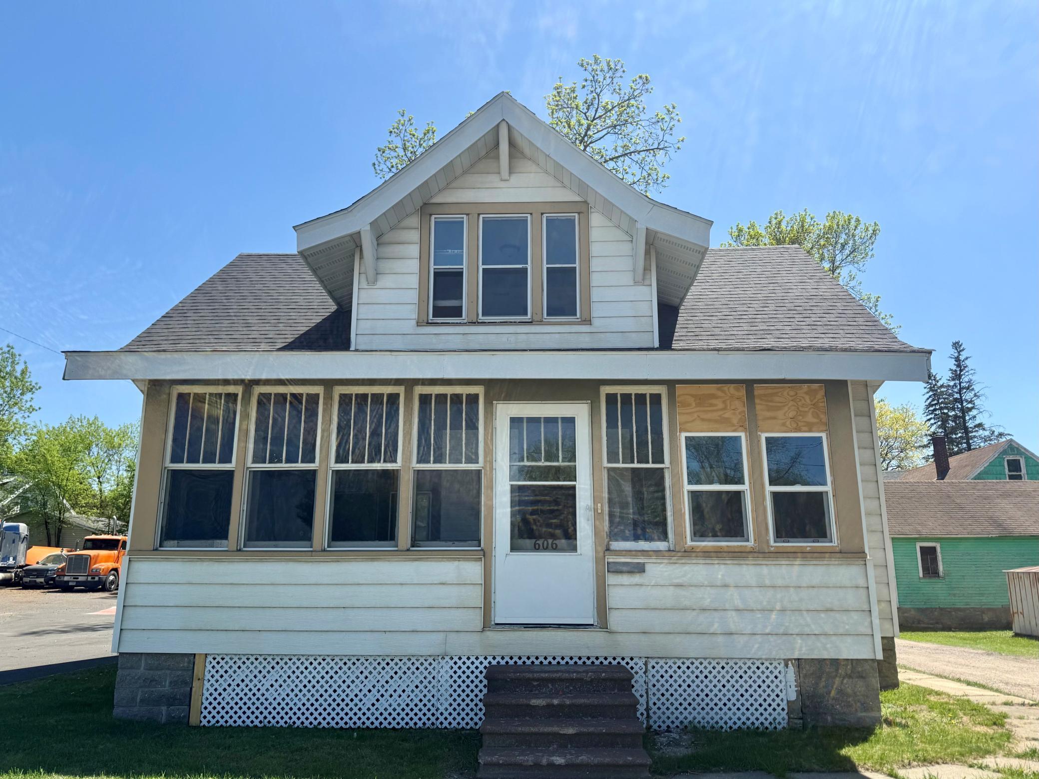 606 Se Litchfield Avenue Property Photo 1