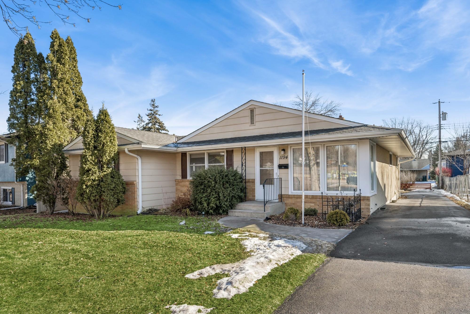 1194 Allen Avenue Property Photo 1
