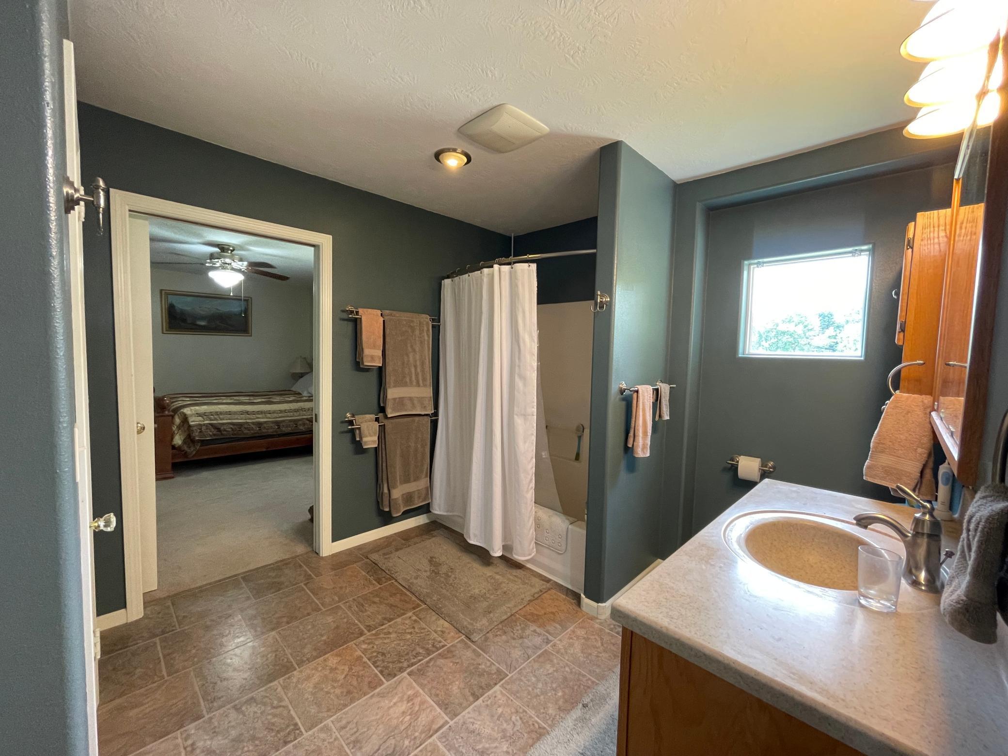 24487 Oliver Avenue Property Photo 14