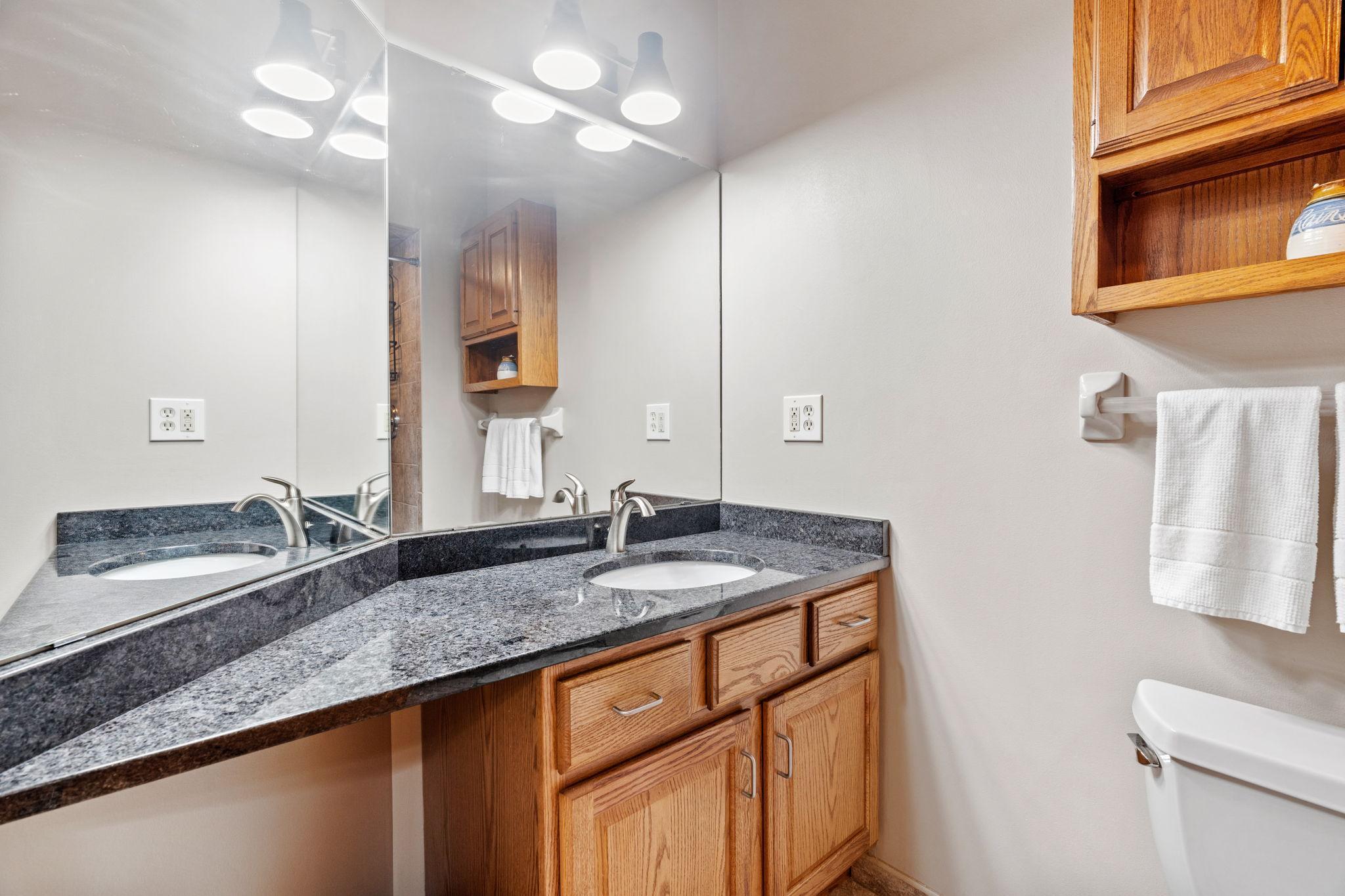 8949 Montegue Terrace Property Photo 15