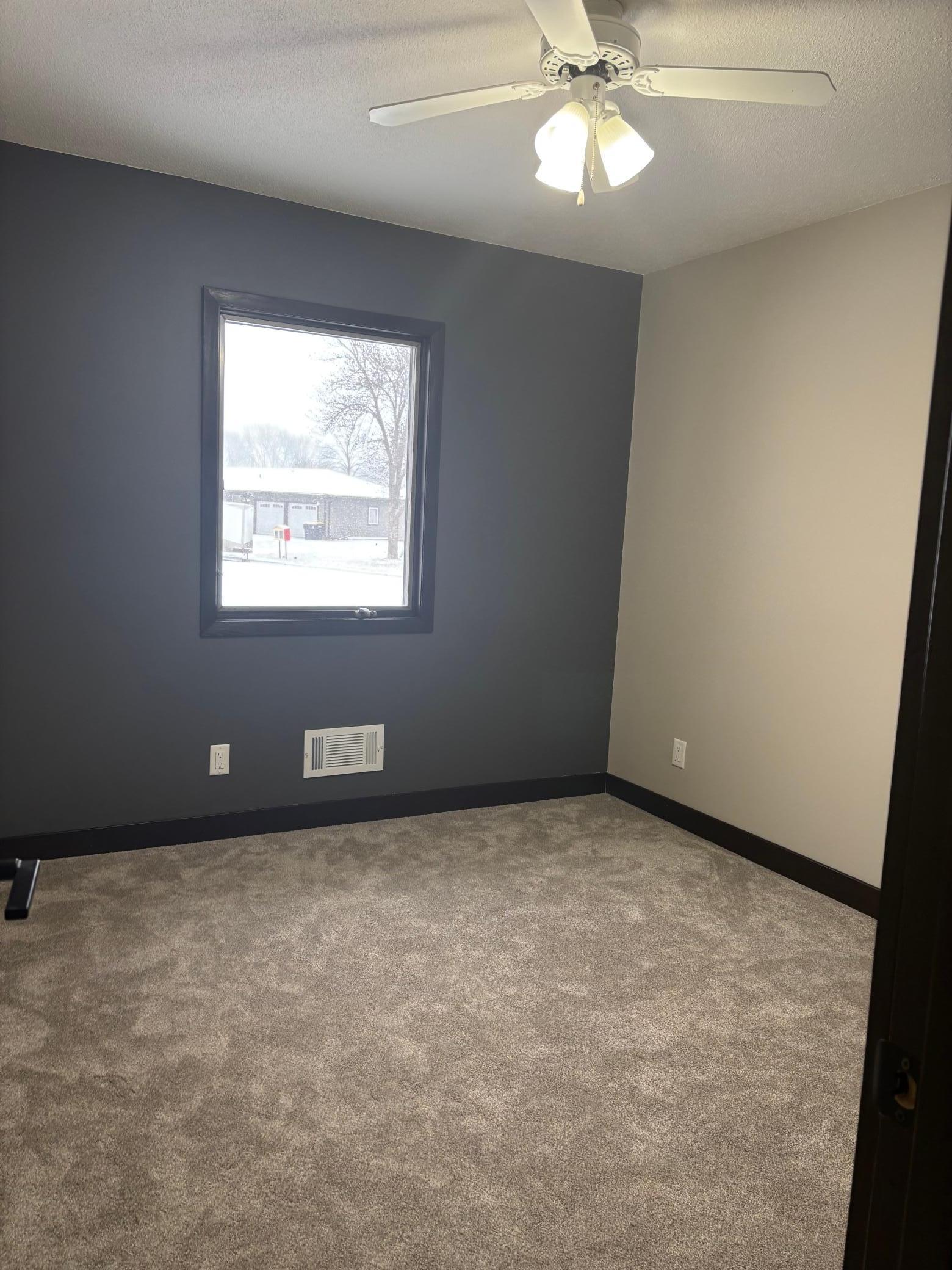 506 E Cook Street Property Photo 9