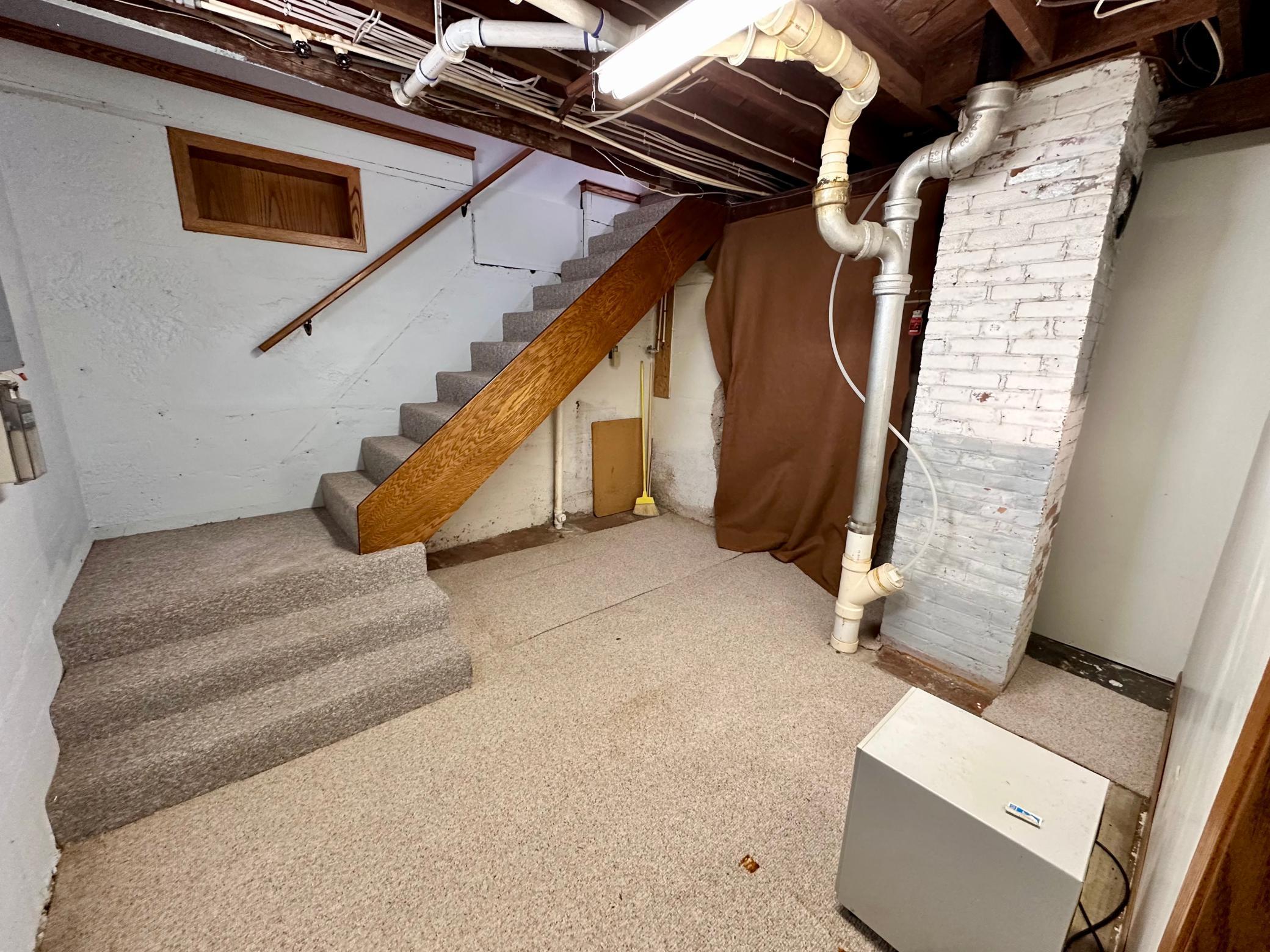 205 W High Street Property Photo 15