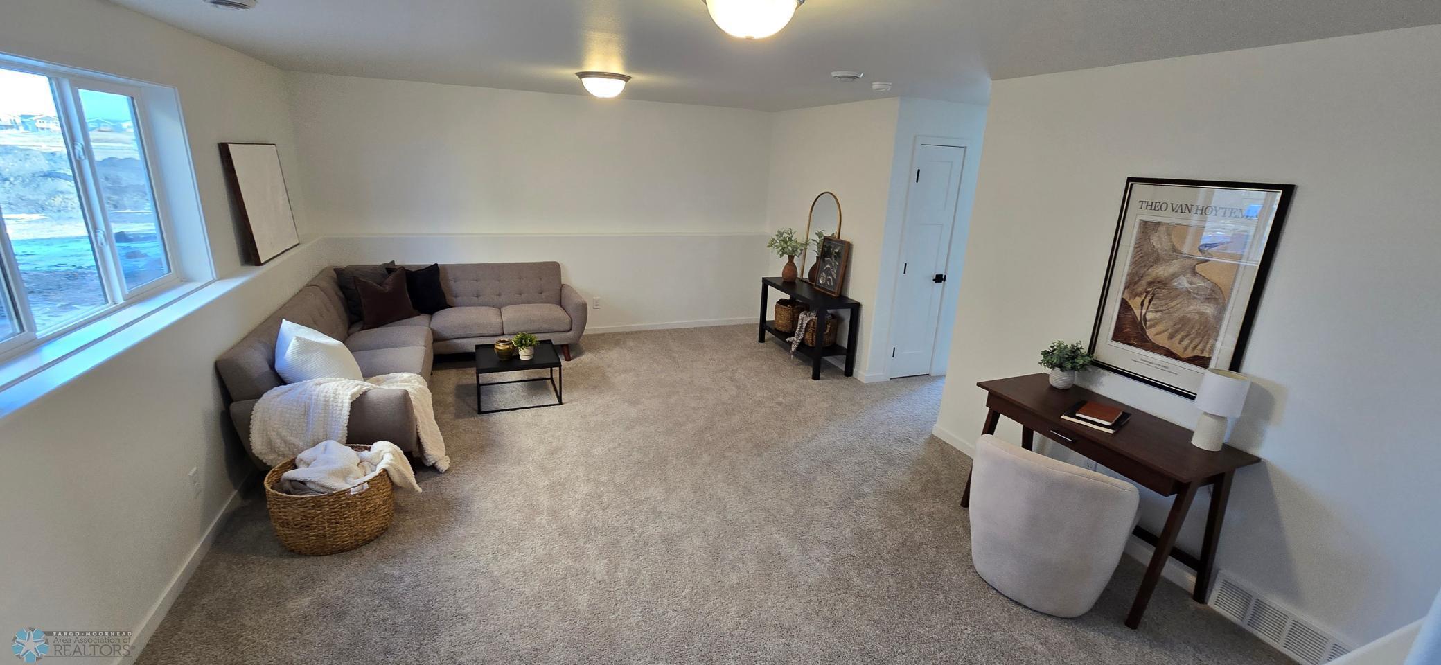 6638 Belding Drive Property Photo 3