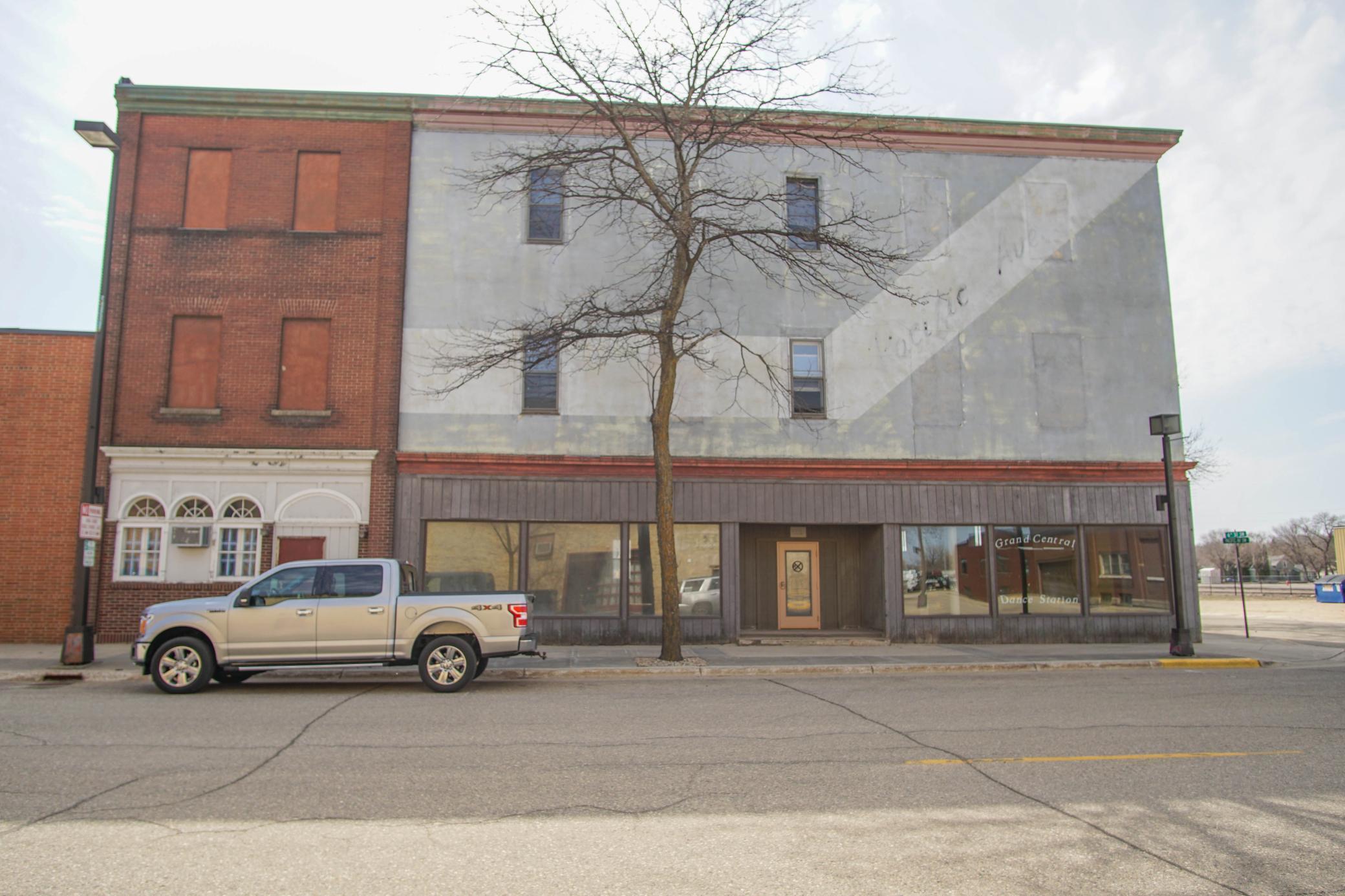 102 6th Street Property Photo 1