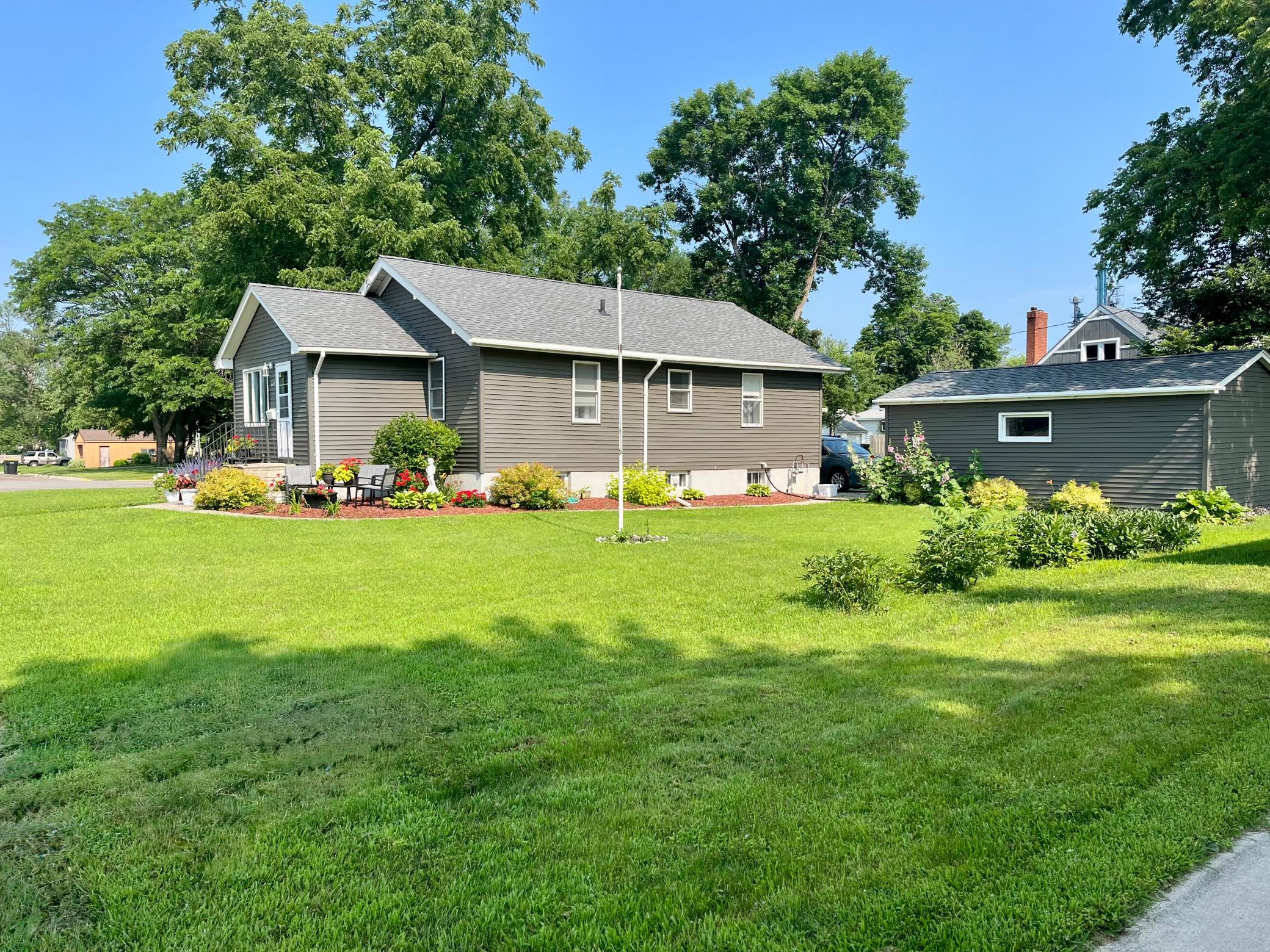 620 E Fairview Avenue Property Photo 1