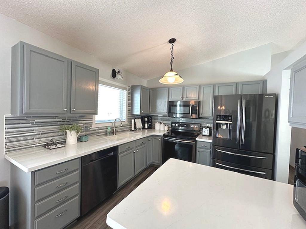 1003 Front Avenue Property Photo 19