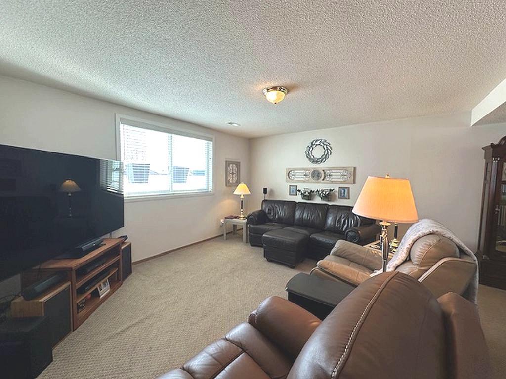1003 Front Avenue Property Photo 30