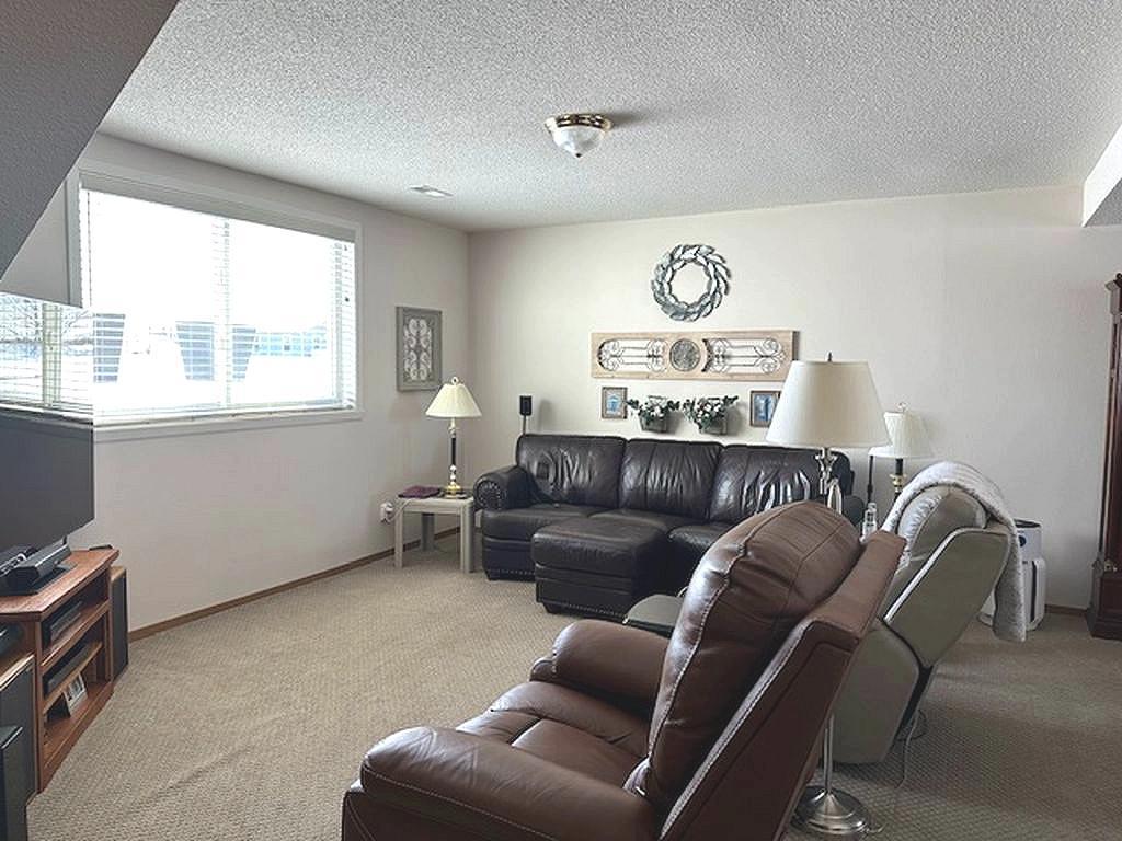 1003 Front Avenue Property Photo 32