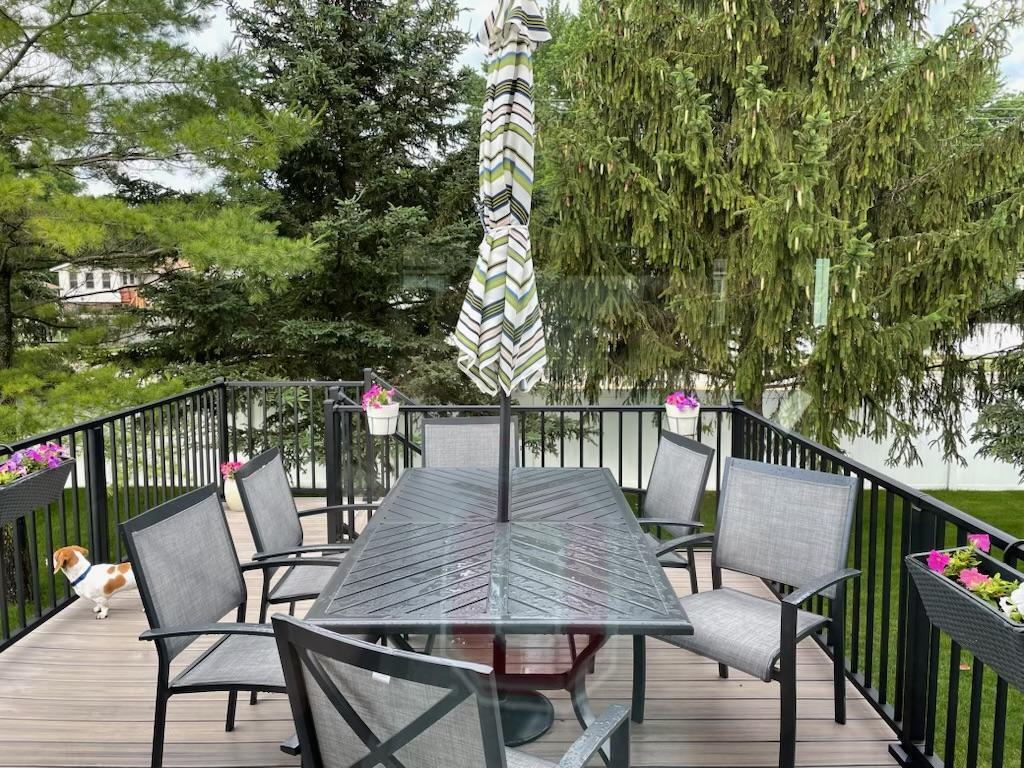 1923 Spruce Meadows Drive Property Photo 3