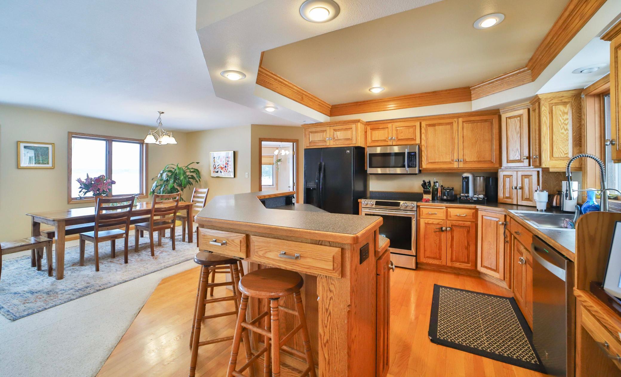 10742 E Shore Drive Property Photo 3