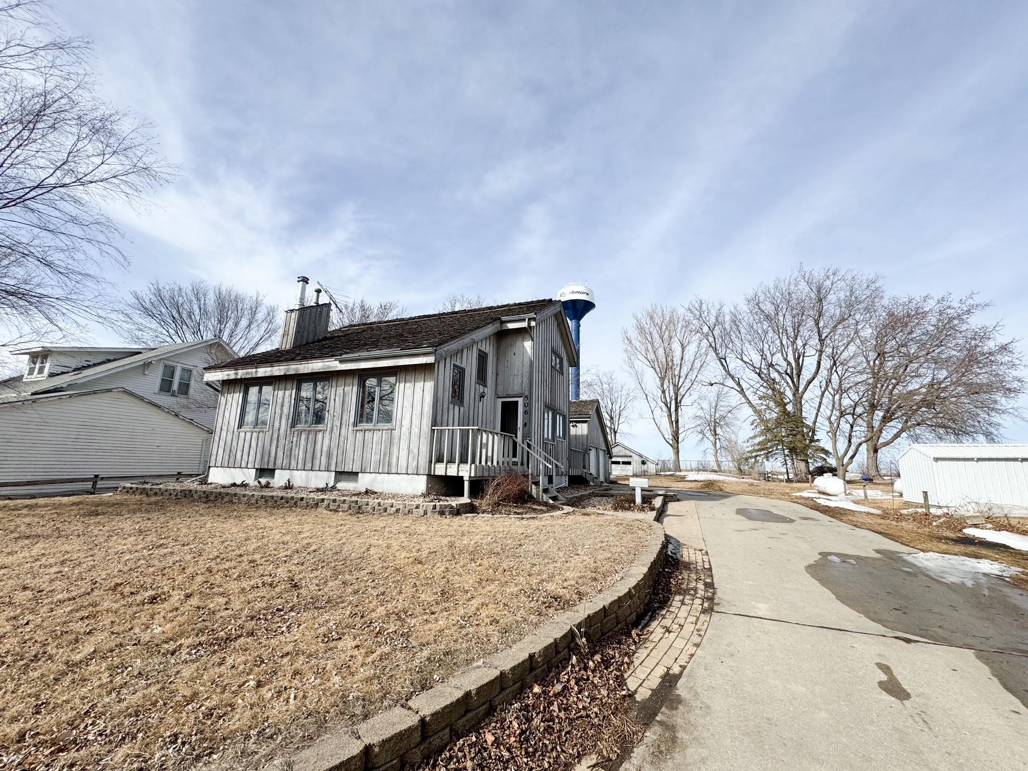 506 4th Street Property Photo 3