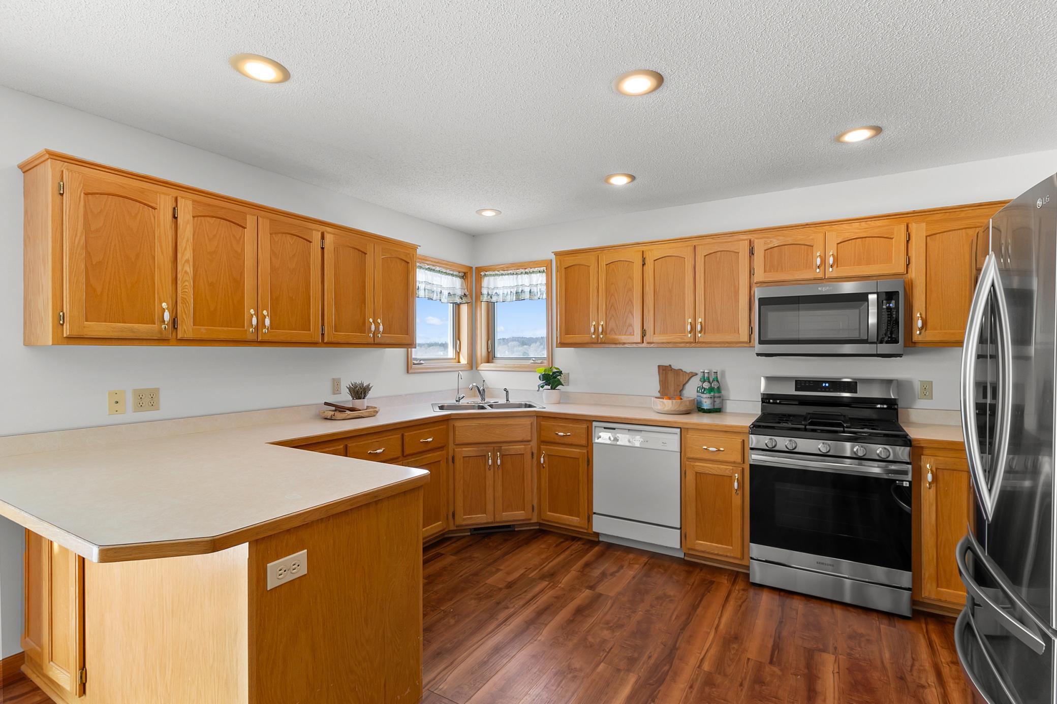 34658 Hastings Street Property Photo 6