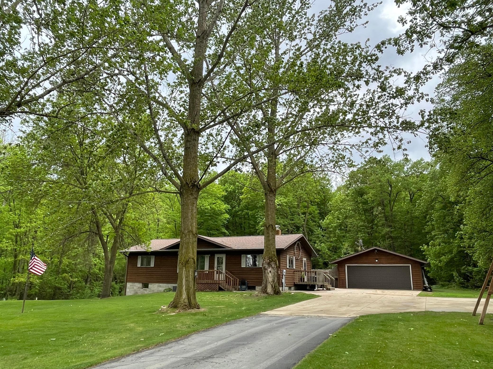 19241 Ebony Road Property Photo 1