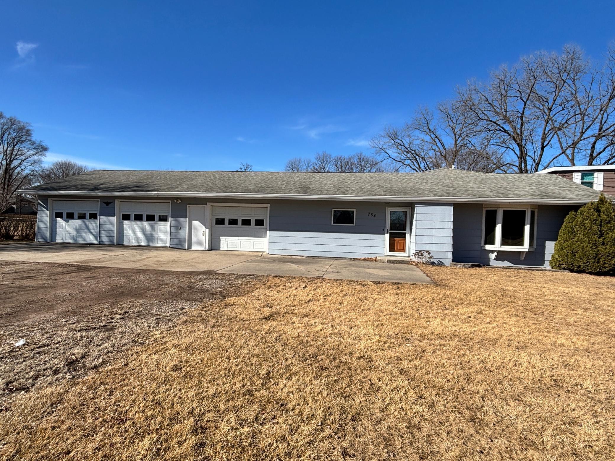 754 Shoreacres Drive Property Photo 1