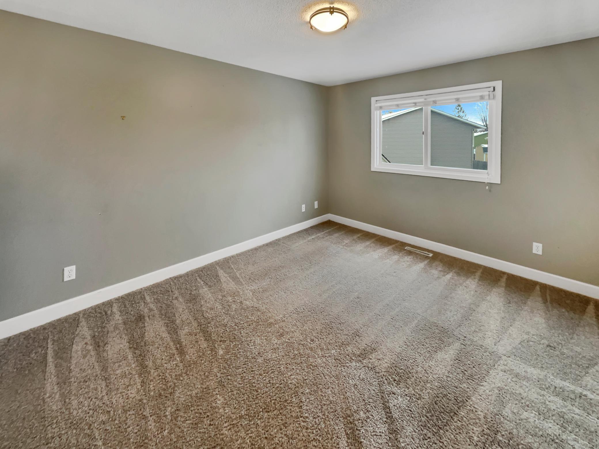 1132 Lincoln Court Property Photo 3