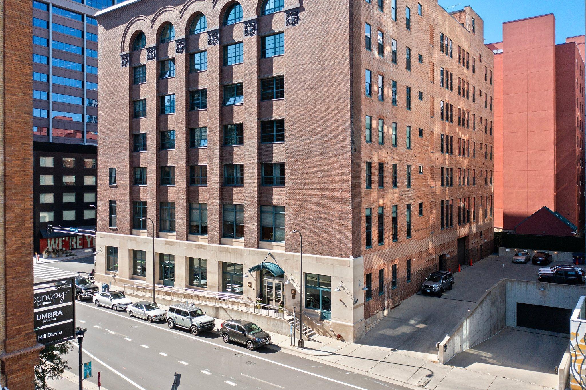 250 Park Avenue 306 Property Photo 1