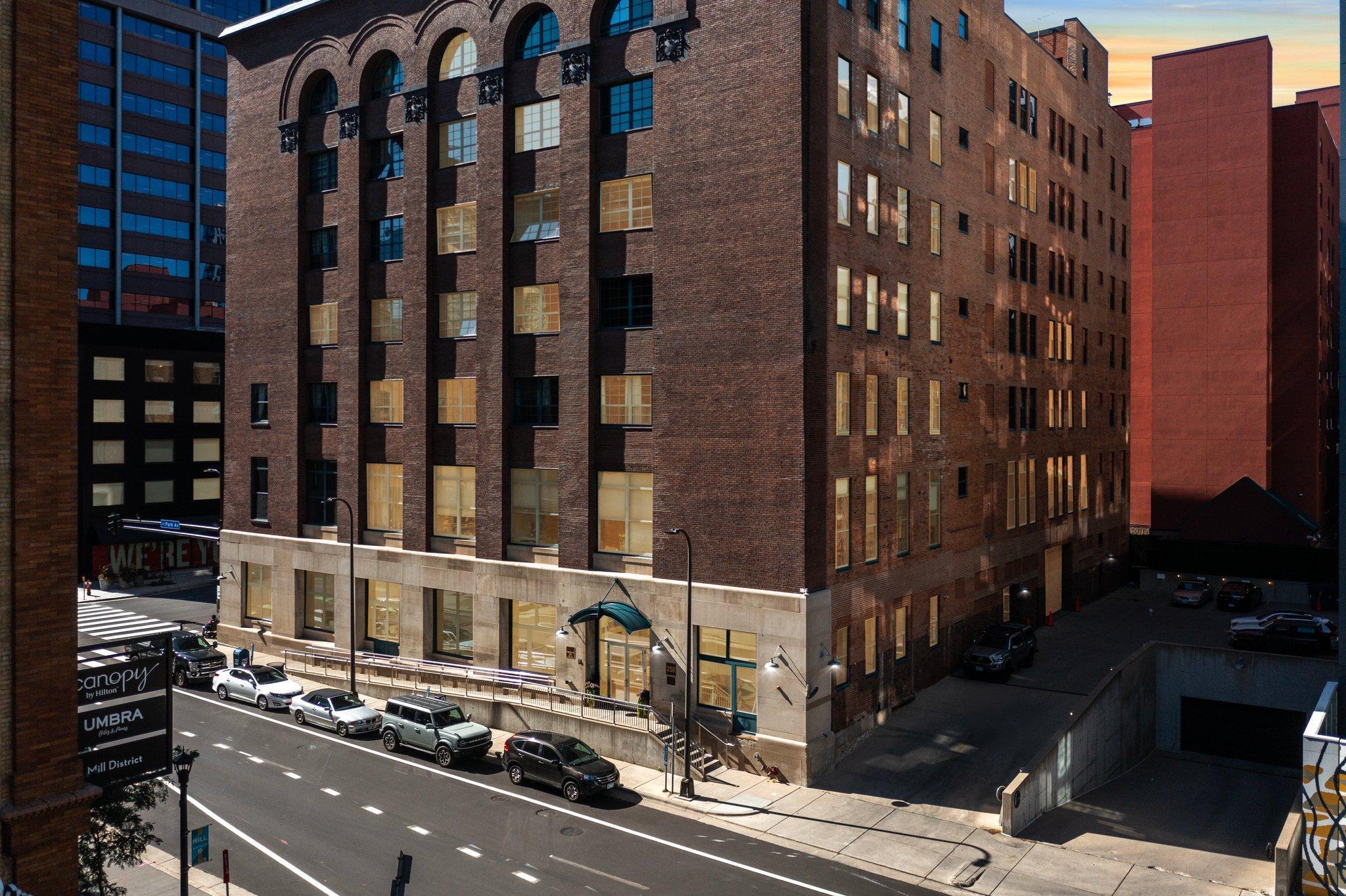 250 Park Avenue 306 Property Photo 2