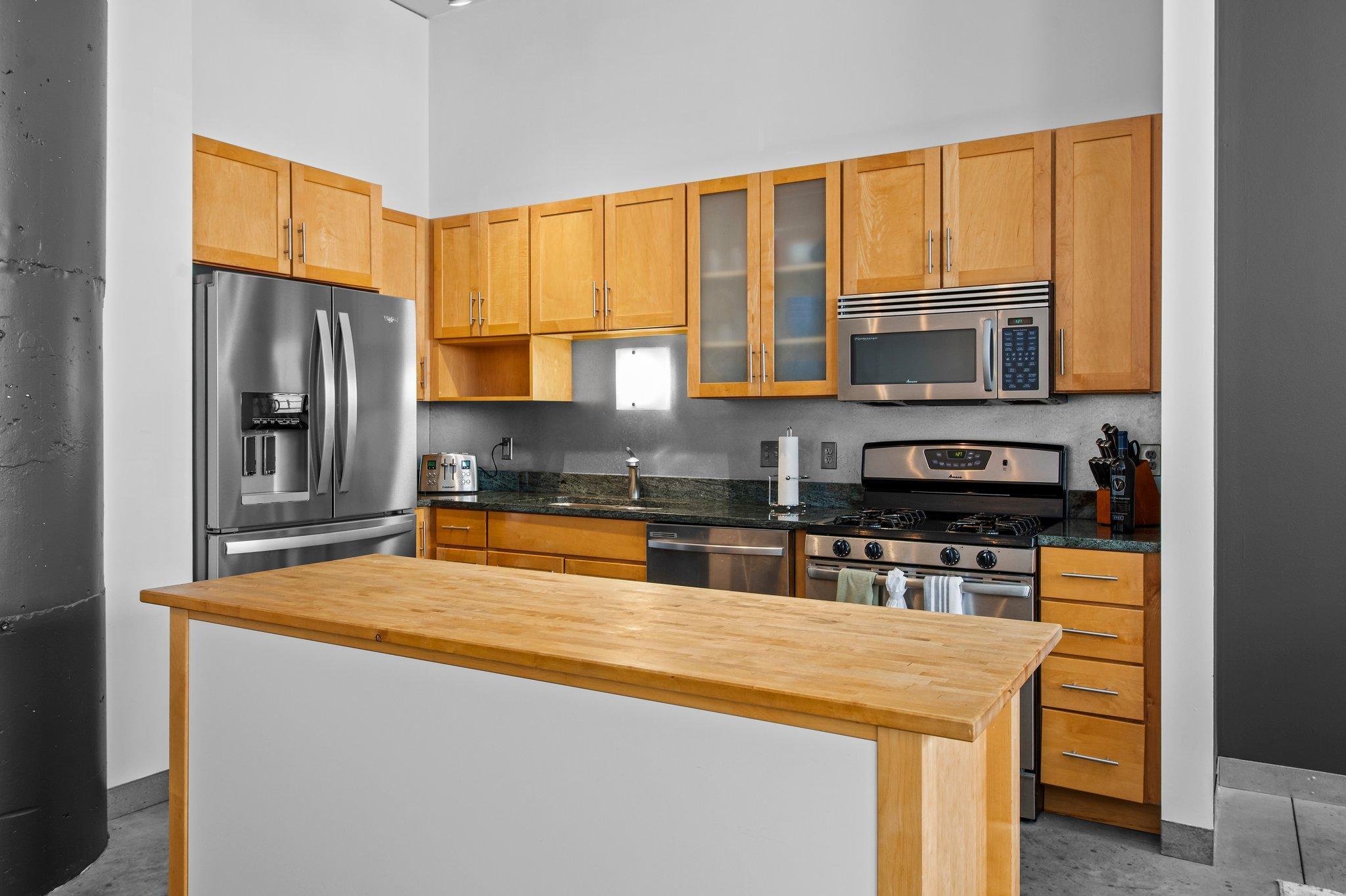 250 Park Avenue 306 Property Photo 16