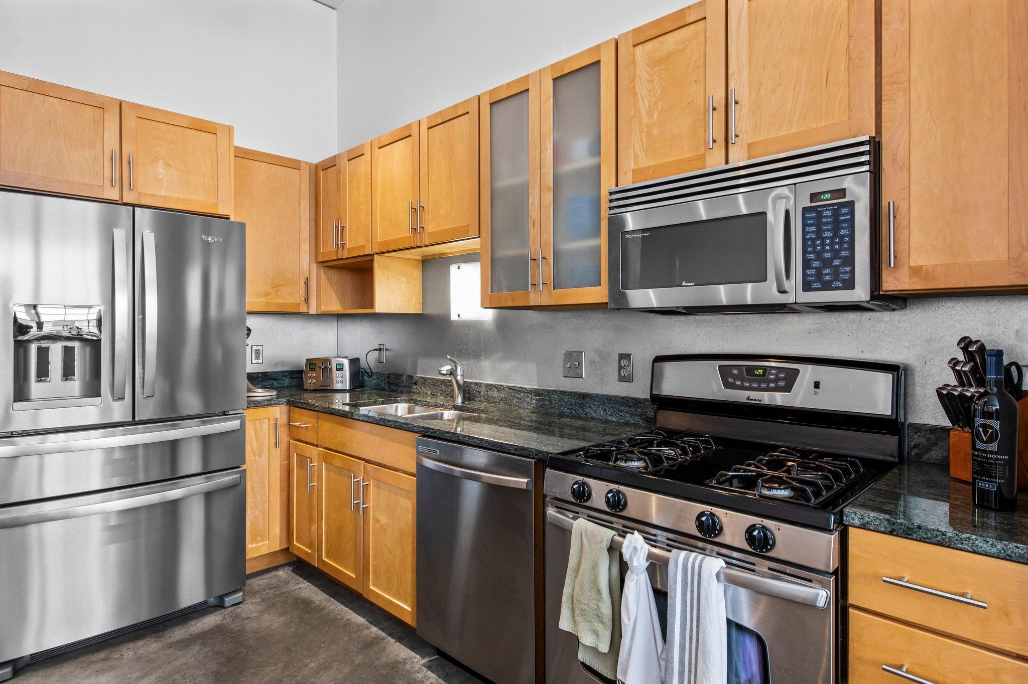 250 Park Avenue 306 Property Photo 18