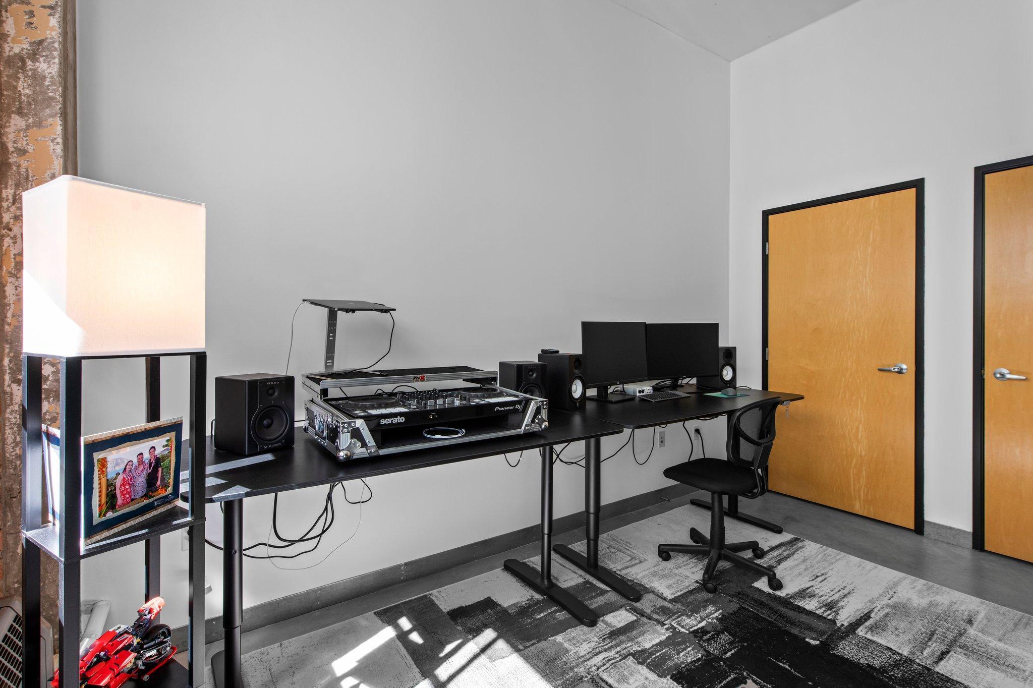 250 Park Avenue 306 Property Photo 27