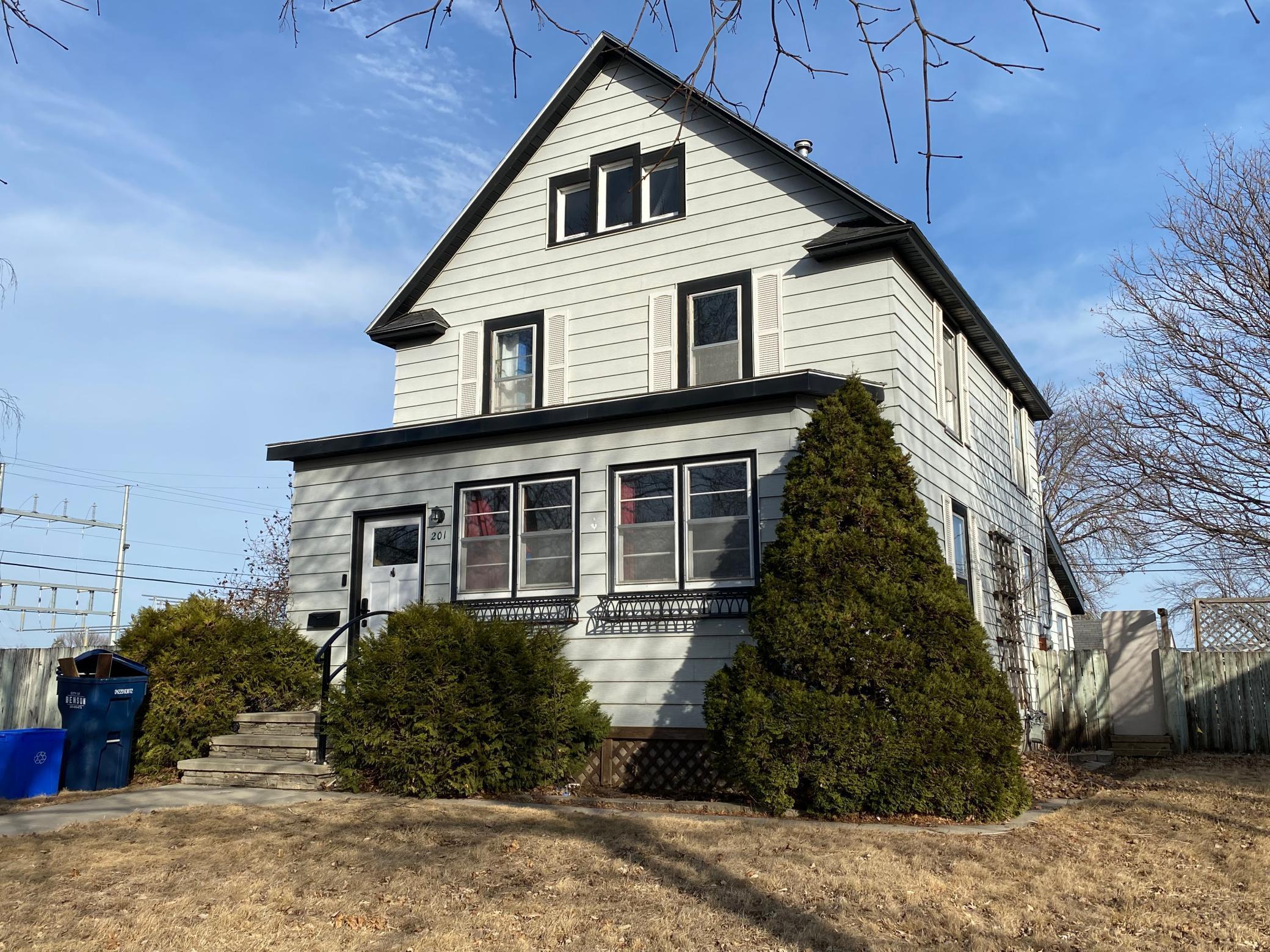 201 16th Street Property Photo 1