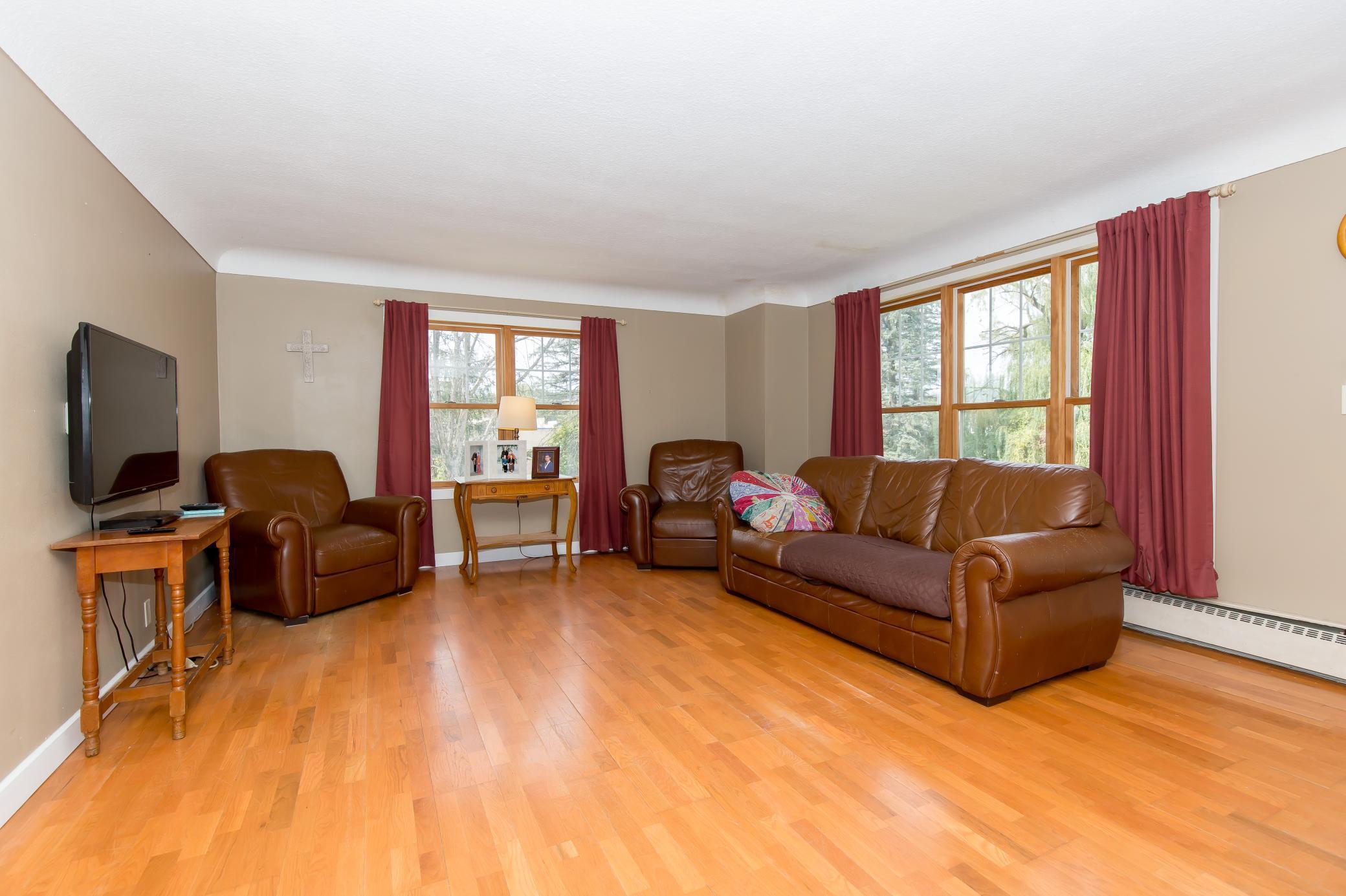 1126 70th Street Property Photo 4