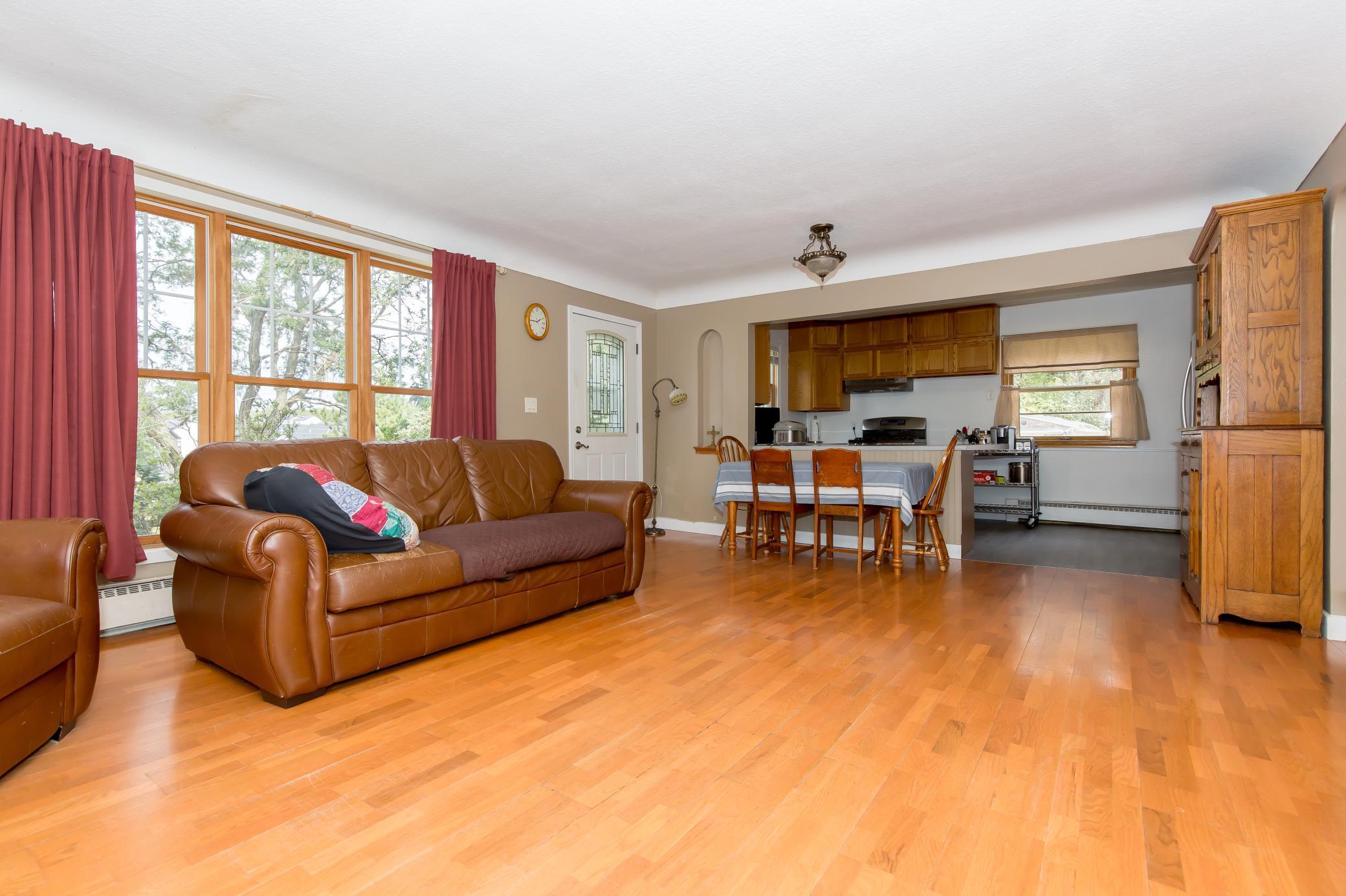 1126 70th Street Property Photo 5