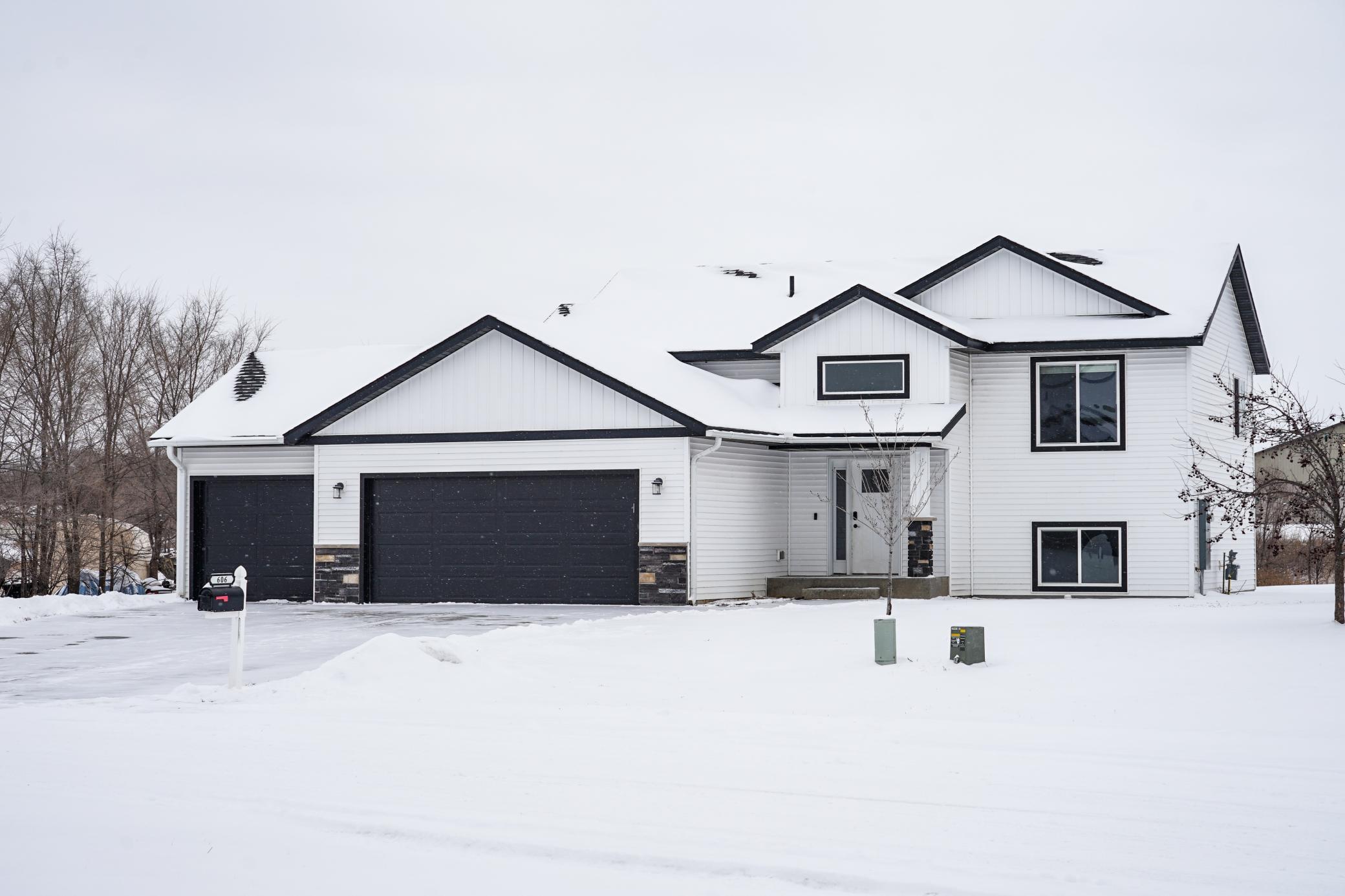 606 2nd Avenue Property Photo 1