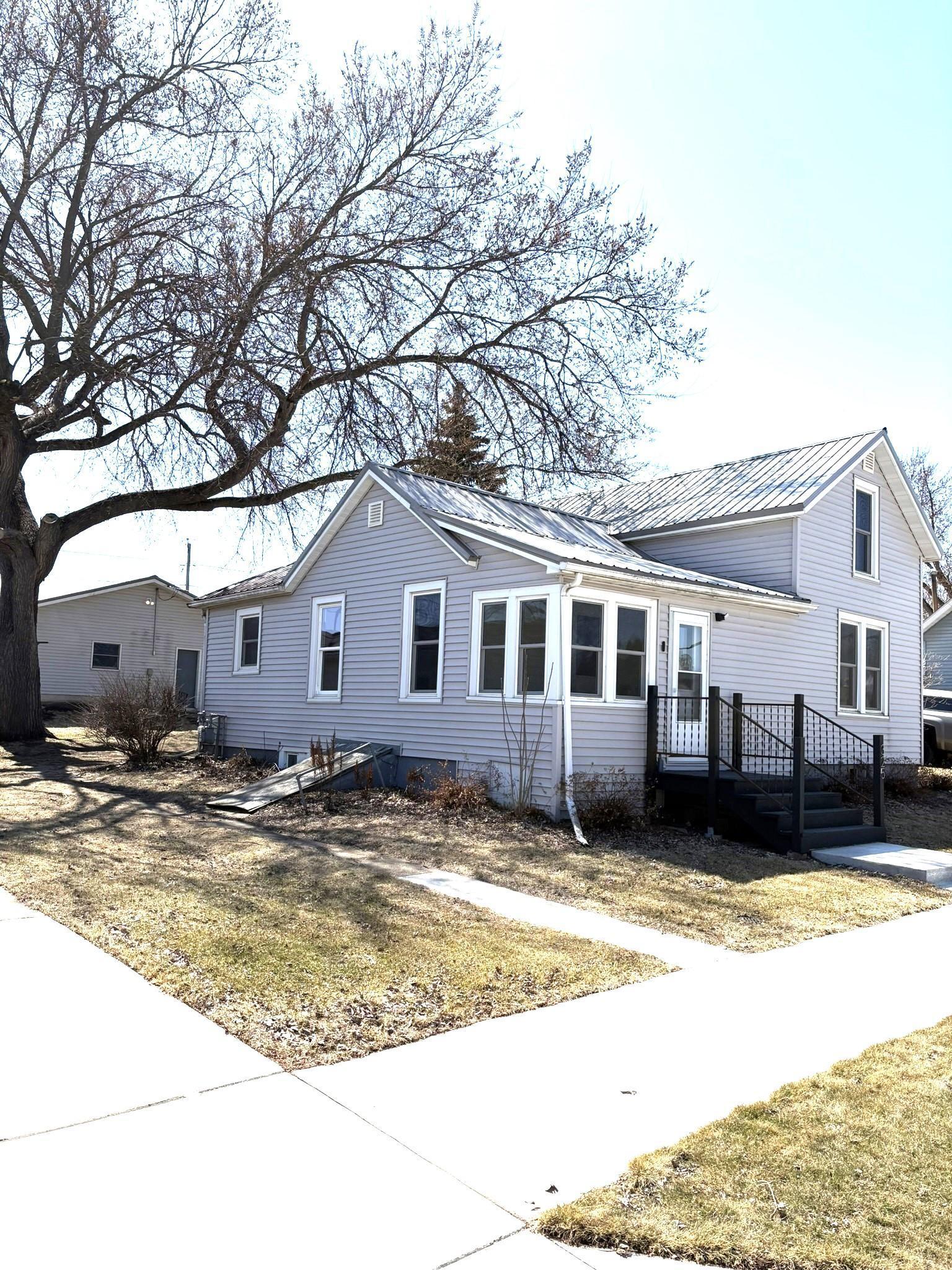 325 2nd Avenue Property Photo 1